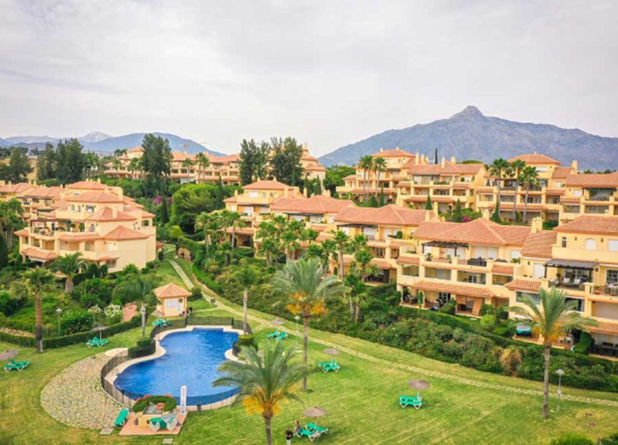 Resale - Apartment - Middle Floor Apartment - Marbella - Nueva Andalucia