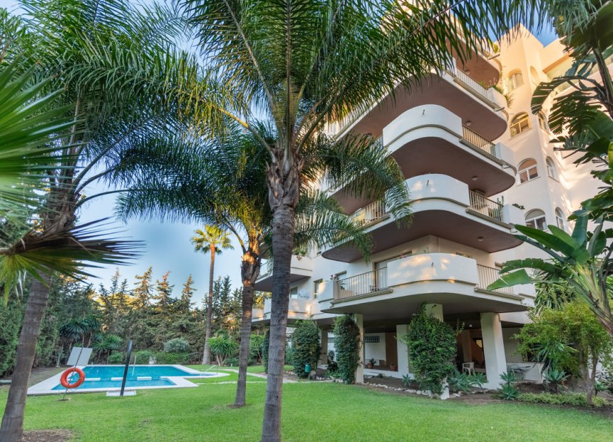 Resale - Apartment - Middle Floor Apartment - Marbella - Nueva Andalucia