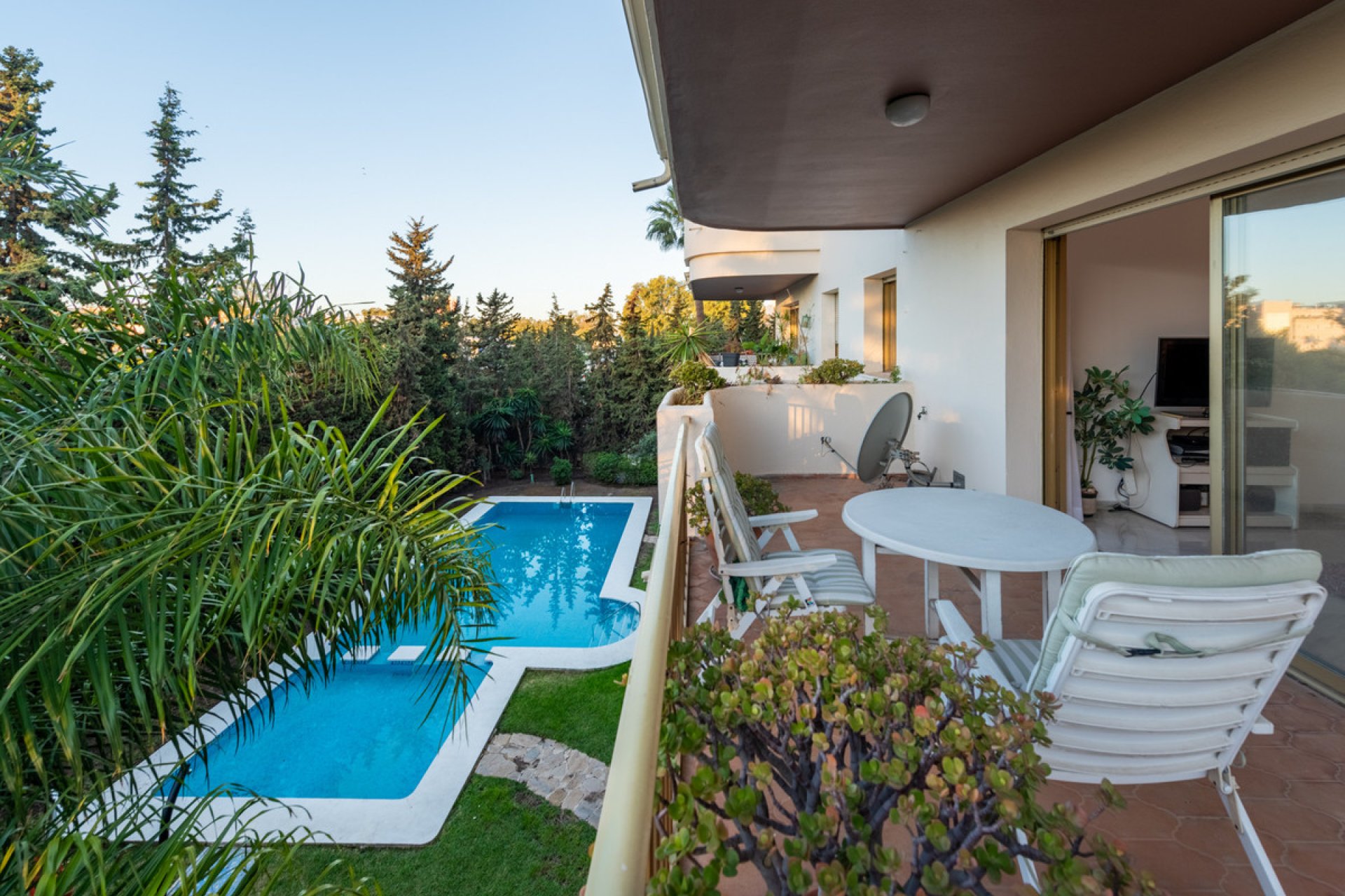 Resale - Apartment - Middle Floor Apartment - Marbella - Nueva Andalucia