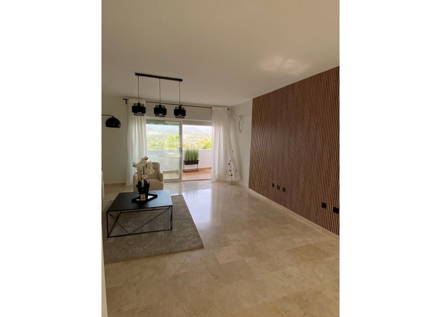 Resale - Apartment - Middle Floor Apartment - Marbella - Nueva Andalucia