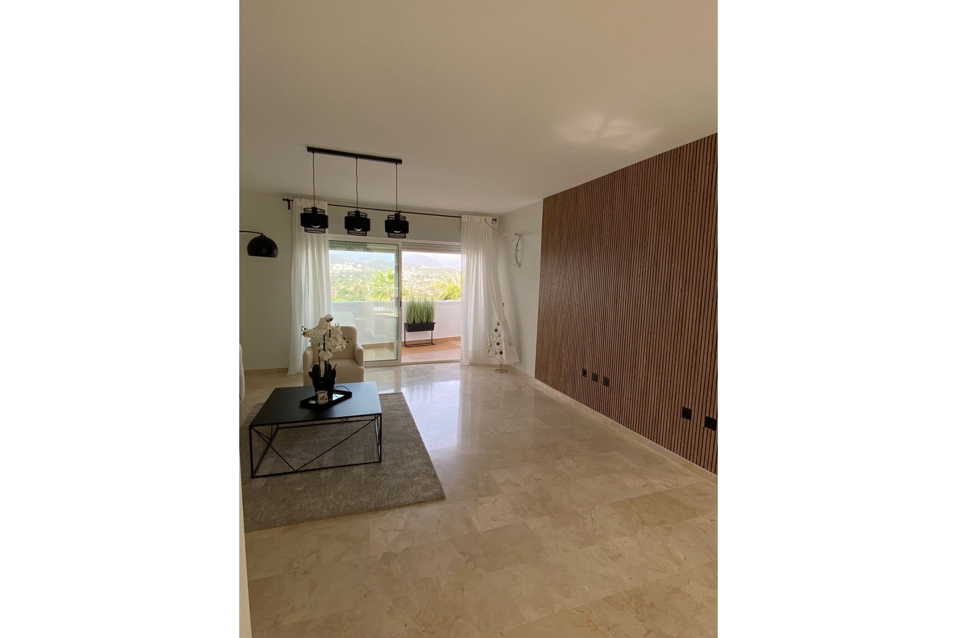 Resale - Apartment - Middle Floor Apartment - Marbella - Nueva Andalucia