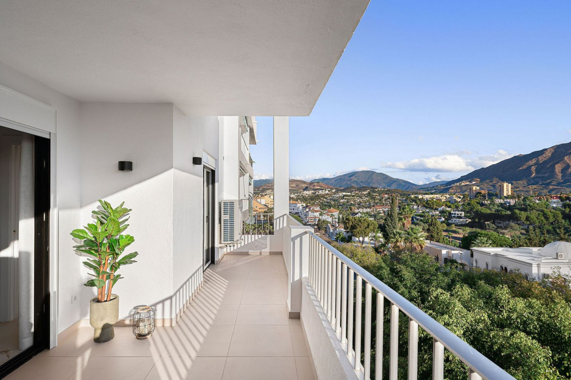 Resale - Apartment - Middle Floor Apartment - Marbella - Nueva Andalucia