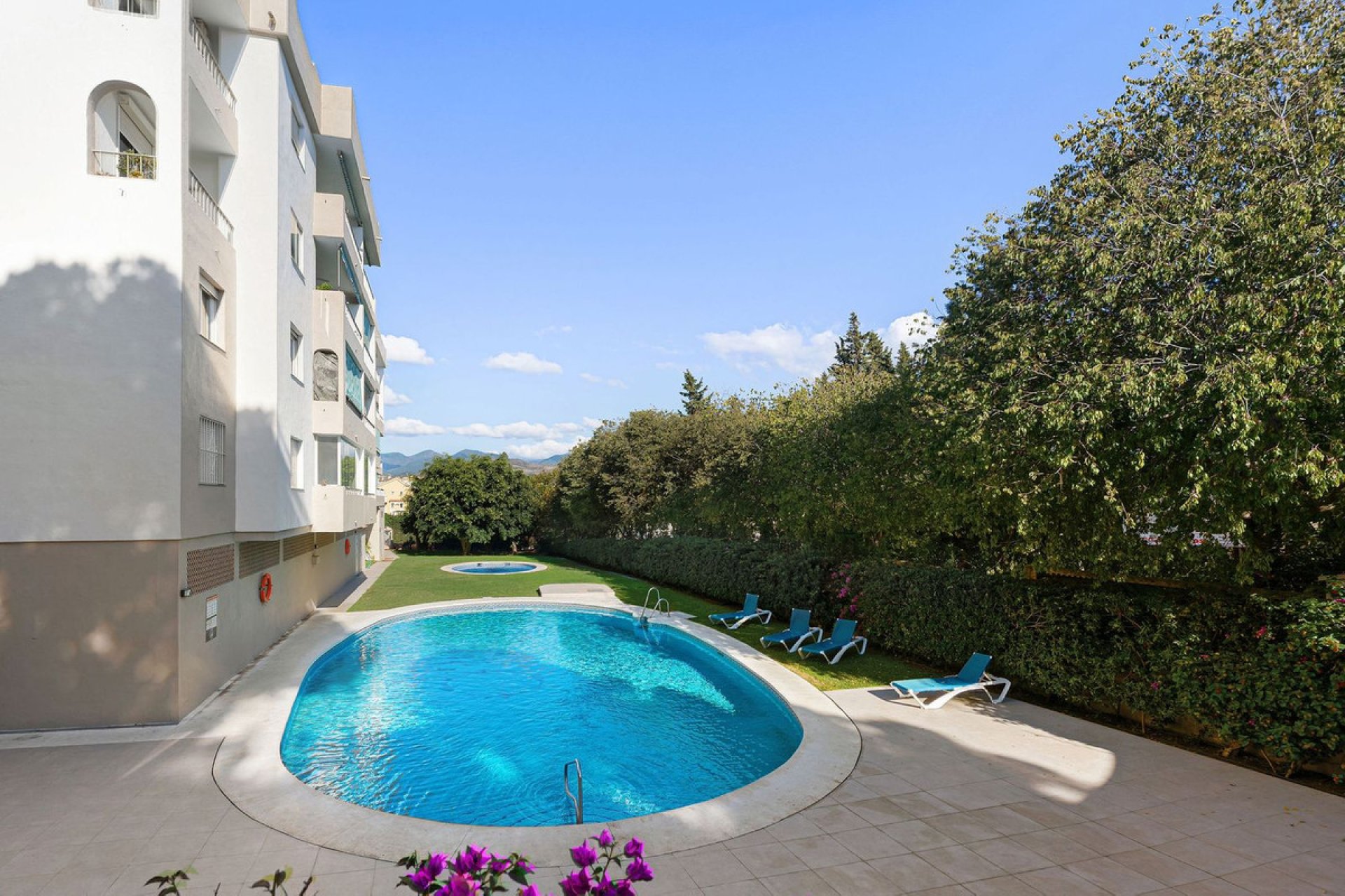 Resale - Apartment - Middle Floor Apartment - Marbella - Nueva Andalucia