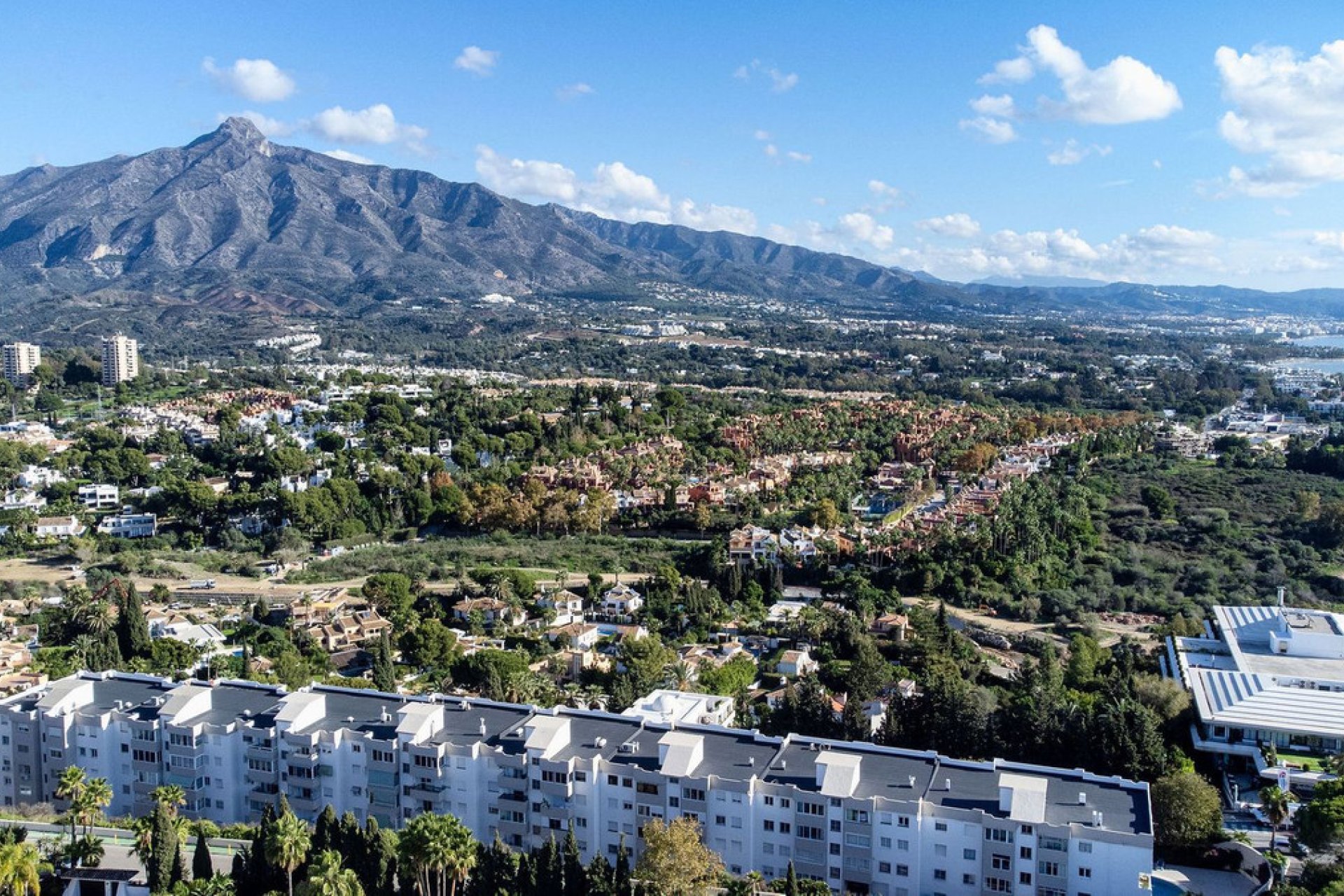 Resale - Apartment - Middle Floor Apartment - Marbella - Nueva Andalucia