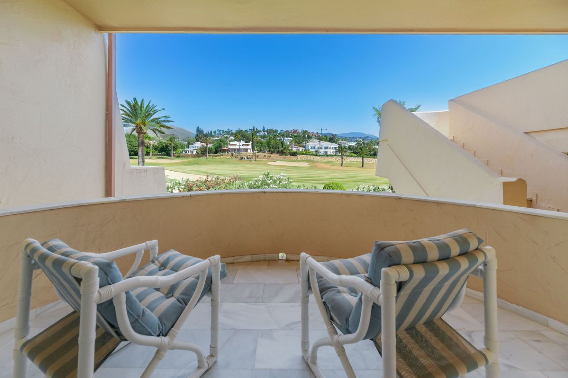 Resale - Apartment - Middle Floor Apartment - Marbella - Nueva Andalucia