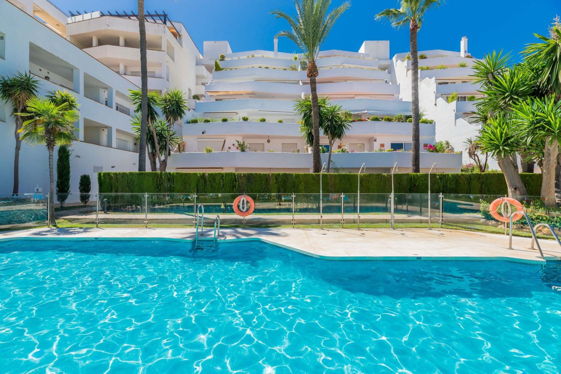 Resale - Apartment - Middle Floor Apartment - Marbella - Nueva Andalucia