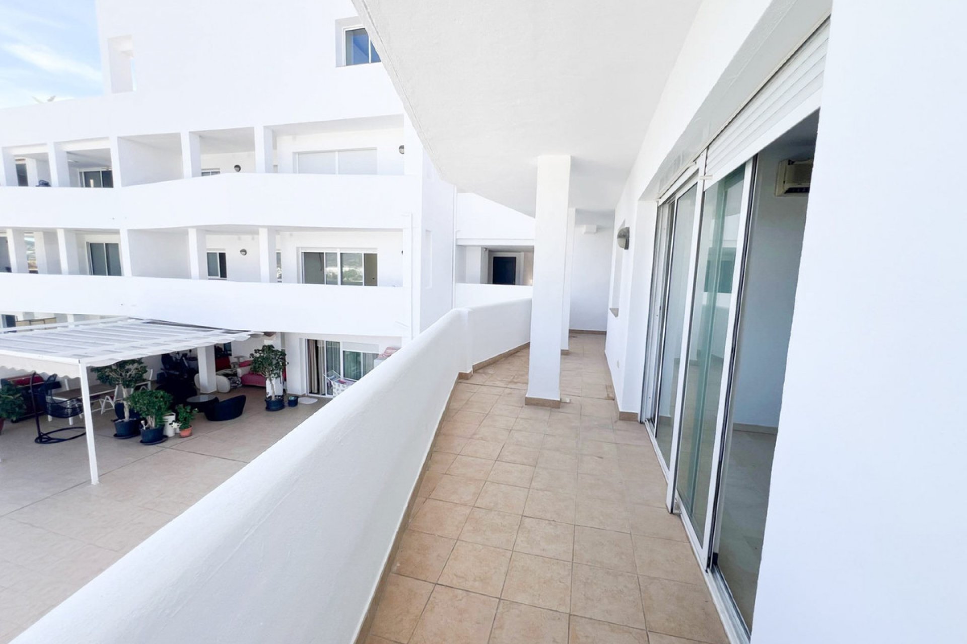 Resale - Apartment - Middle Floor Apartment - Marbella - Nueva Andalucia