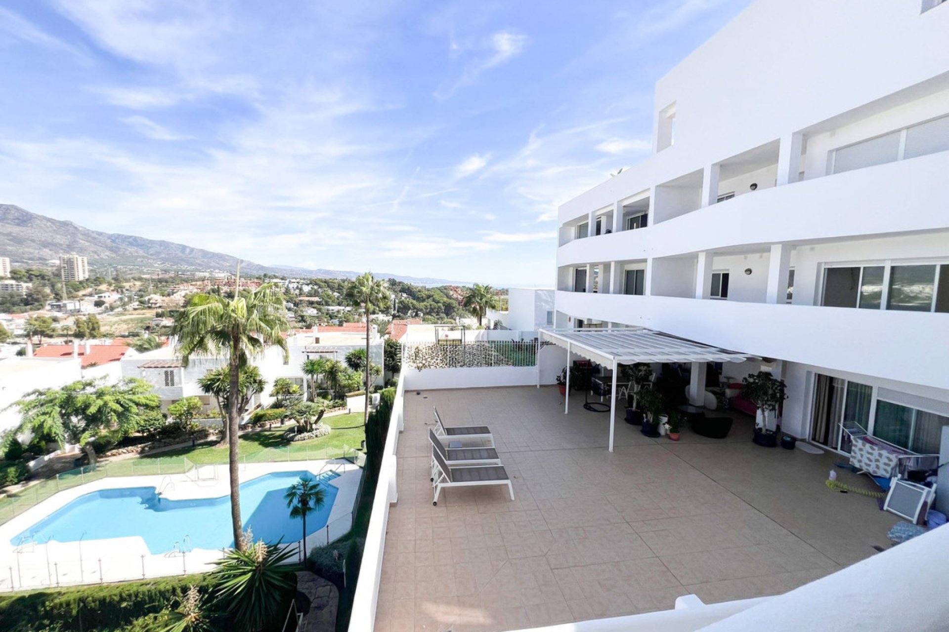 Resale - Apartment - Middle Floor Apartment - Marbella - Nueva Andalucia