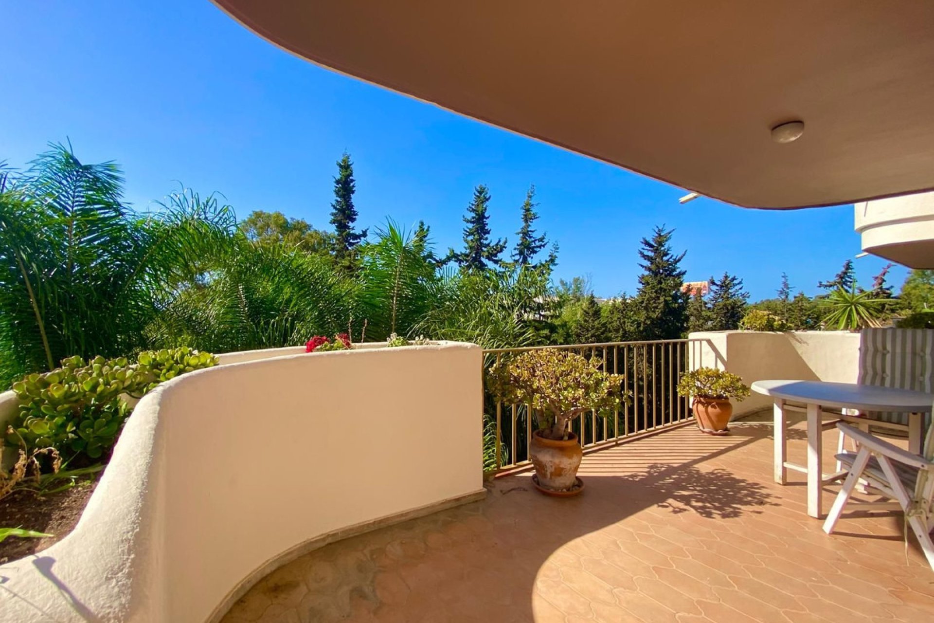 Resale - Apartment - Middle Floor Apartment - Marbella - Nueva Andalucia