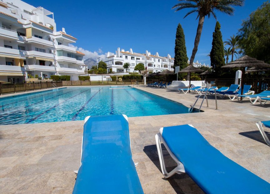 Resale - Apartment - Middle Floor Apartment - Marbella - Nueva Andalucia