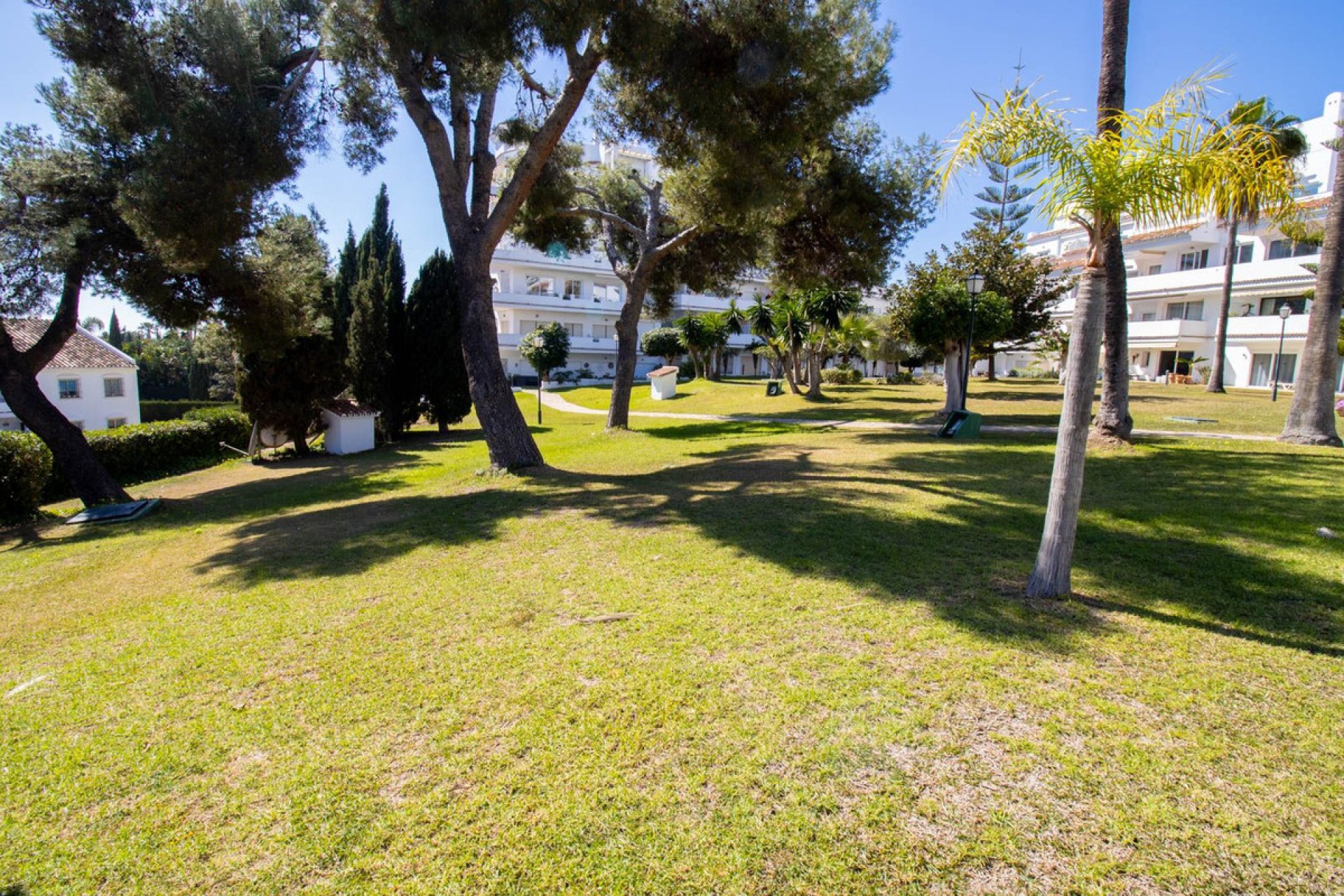 Resale - Apartment - Middle Floor Apartment - Marbella - Nueva Andalucia