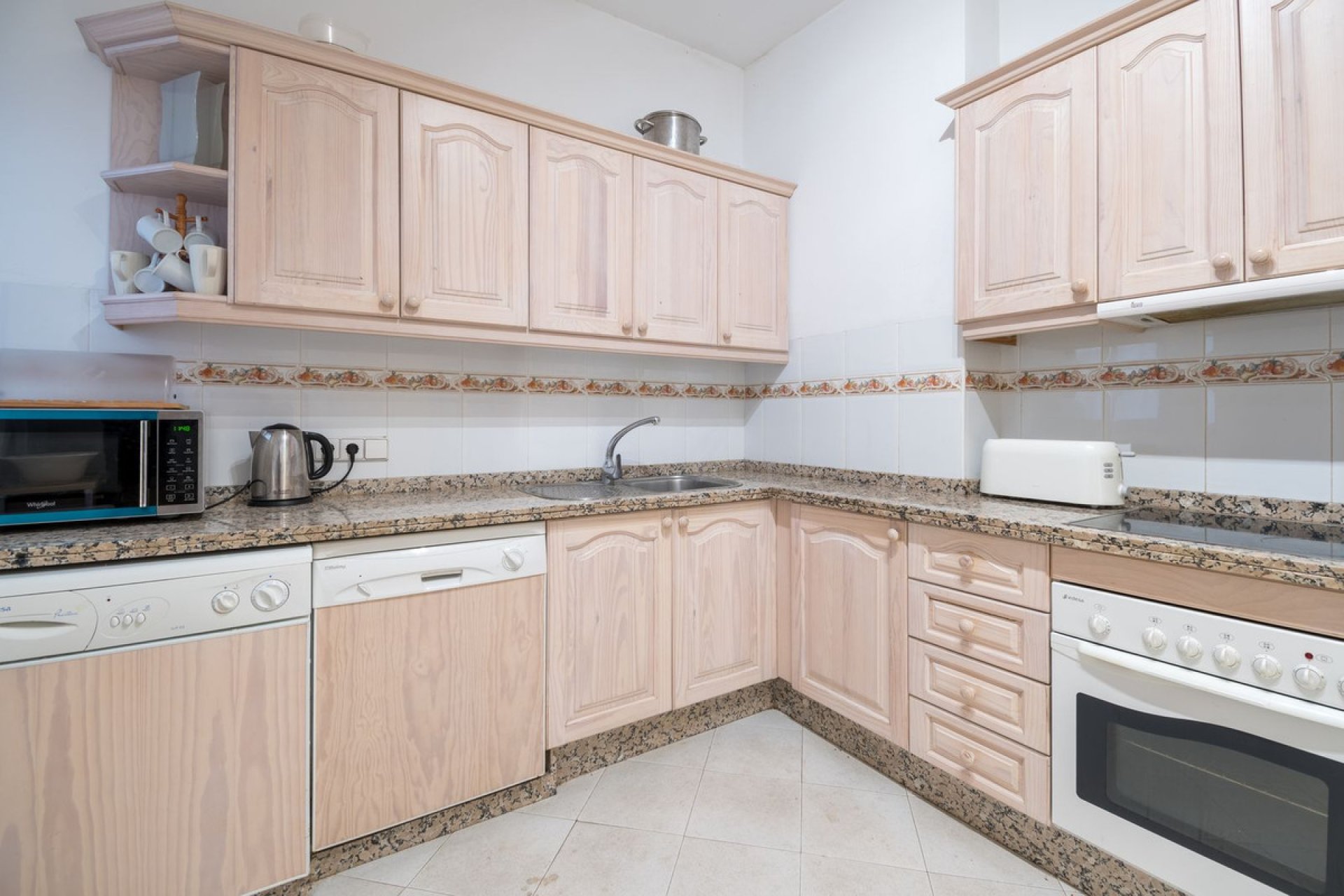 Resale - Apartment - Middle Floor Apartment - Marbella - Nueva Andalucia