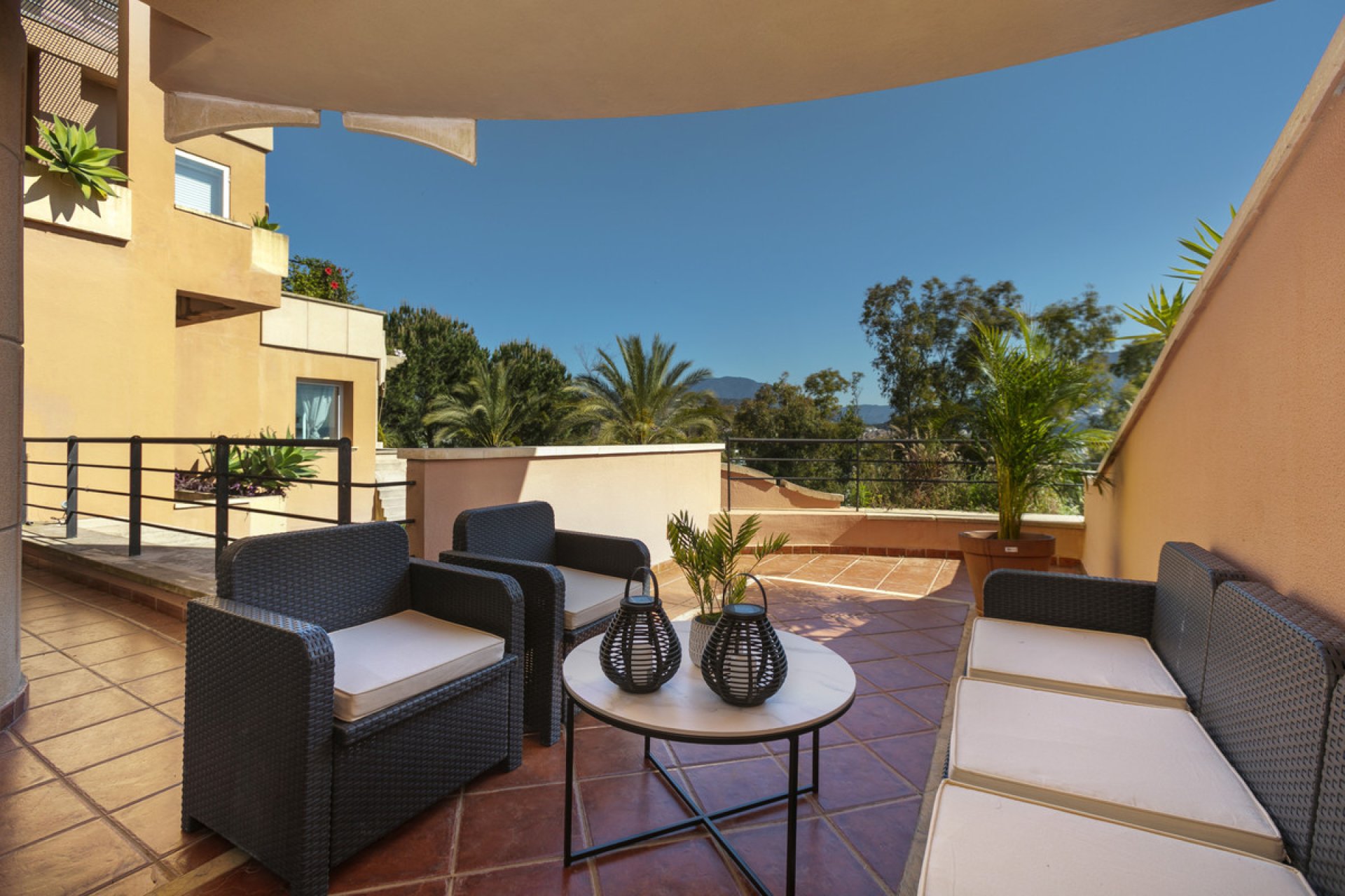 Resale - Apartment - Middle Floor Apartment - Marbella - Nueva Andalucia