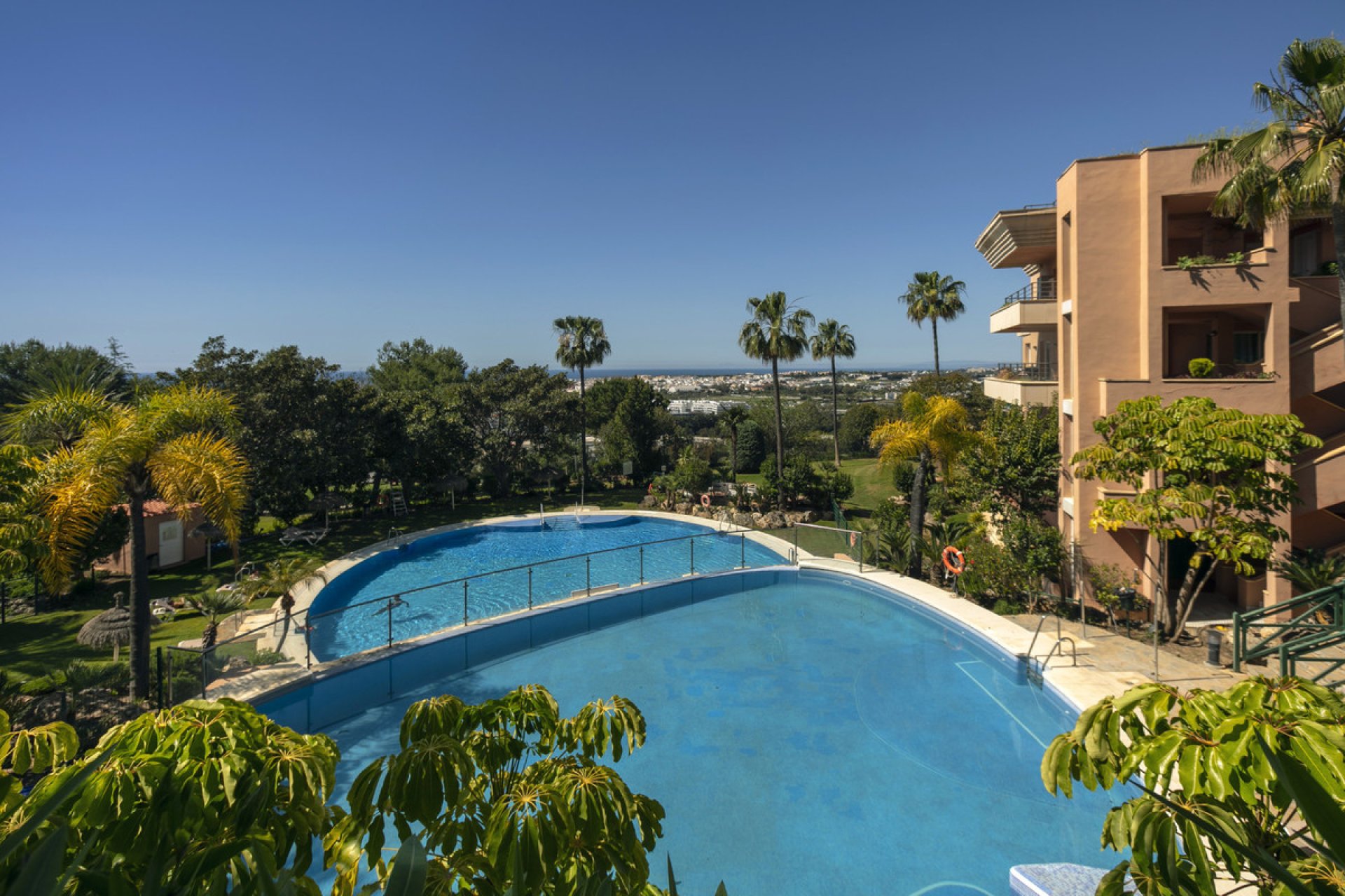 Resale - Apartment - Middle Floor Apartment - Marbella - Nueva Andalucia