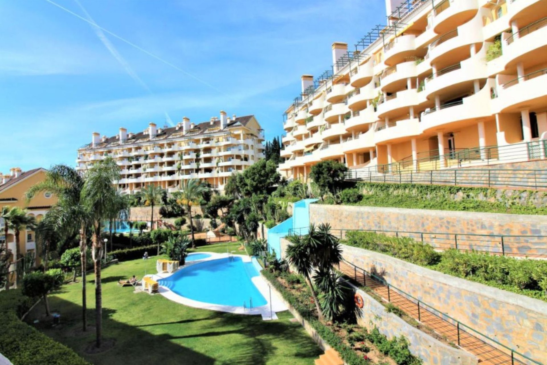 Resale - Apartment - Middle Floor Apartment - Marbella - Nueva Andalucia