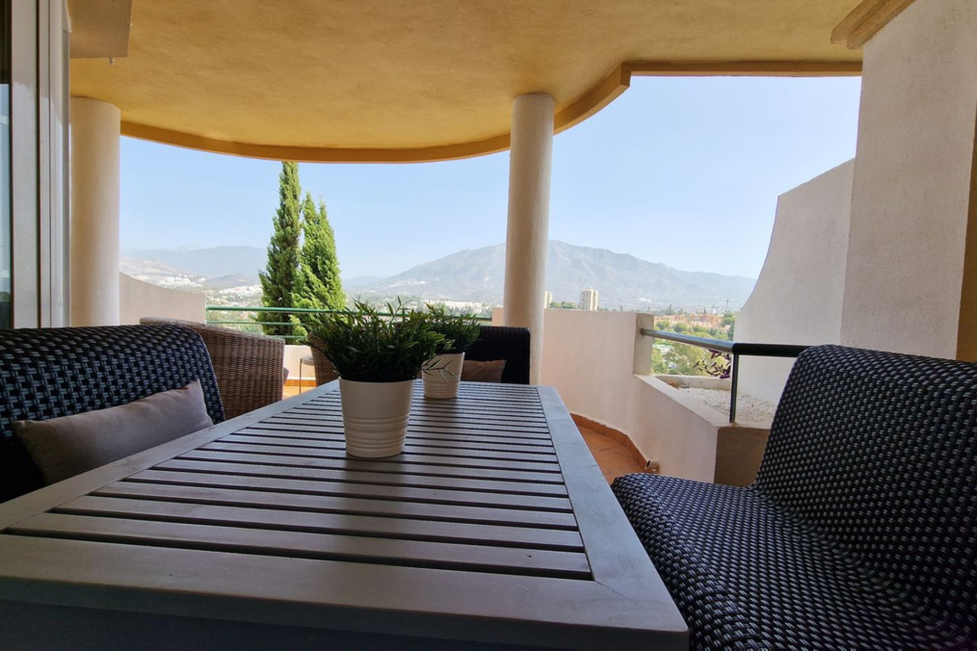 Resale - Apartment - Middle Floor Apartment - Marbella - Nueva Andalucia