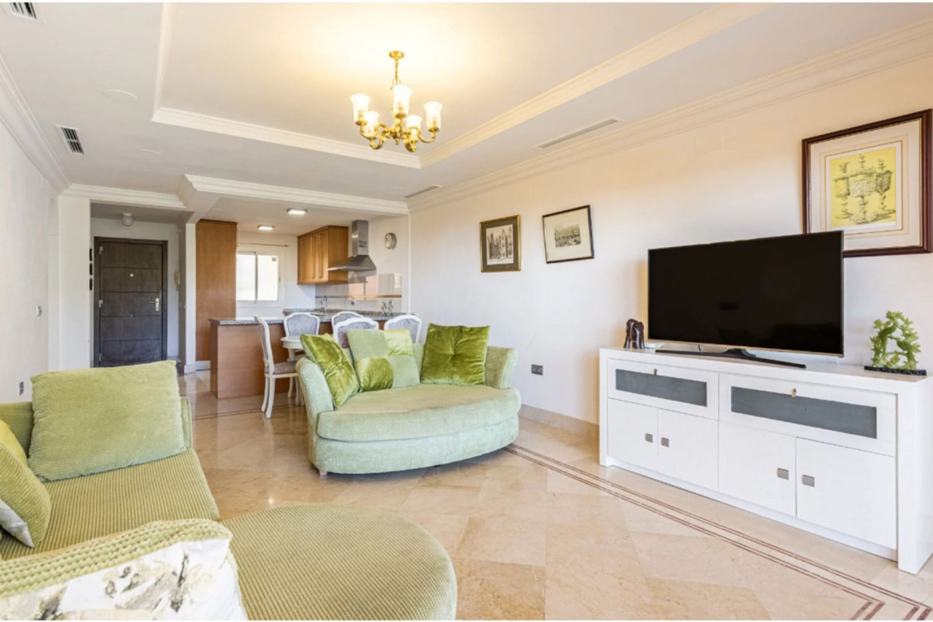 Resale - Apartment - Middle Floor Apartment - Marbella - Nueva Andalucia