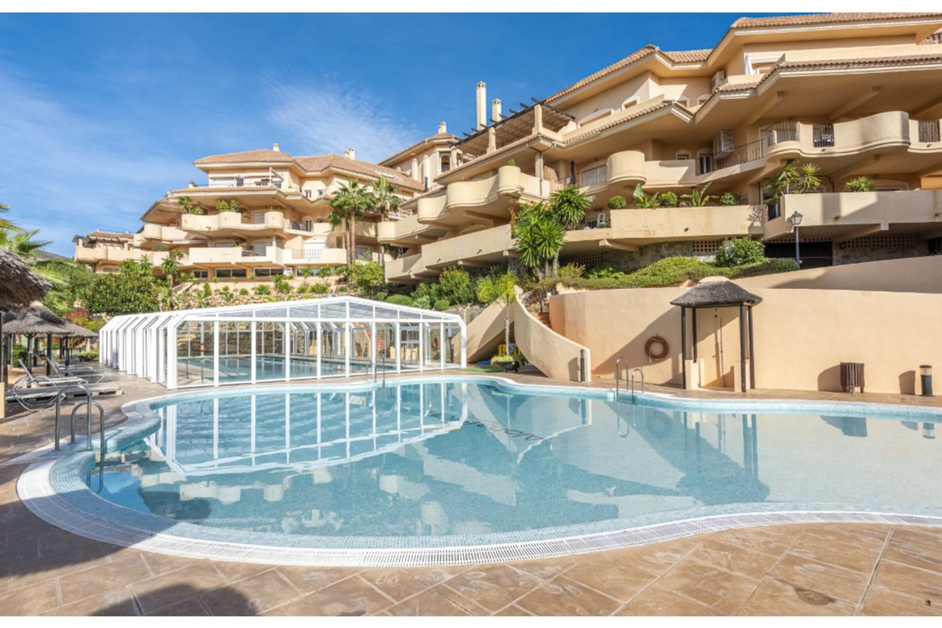 Resale - Apartment - Middle Floor Apartment - Marbella - Nueva Andalucia