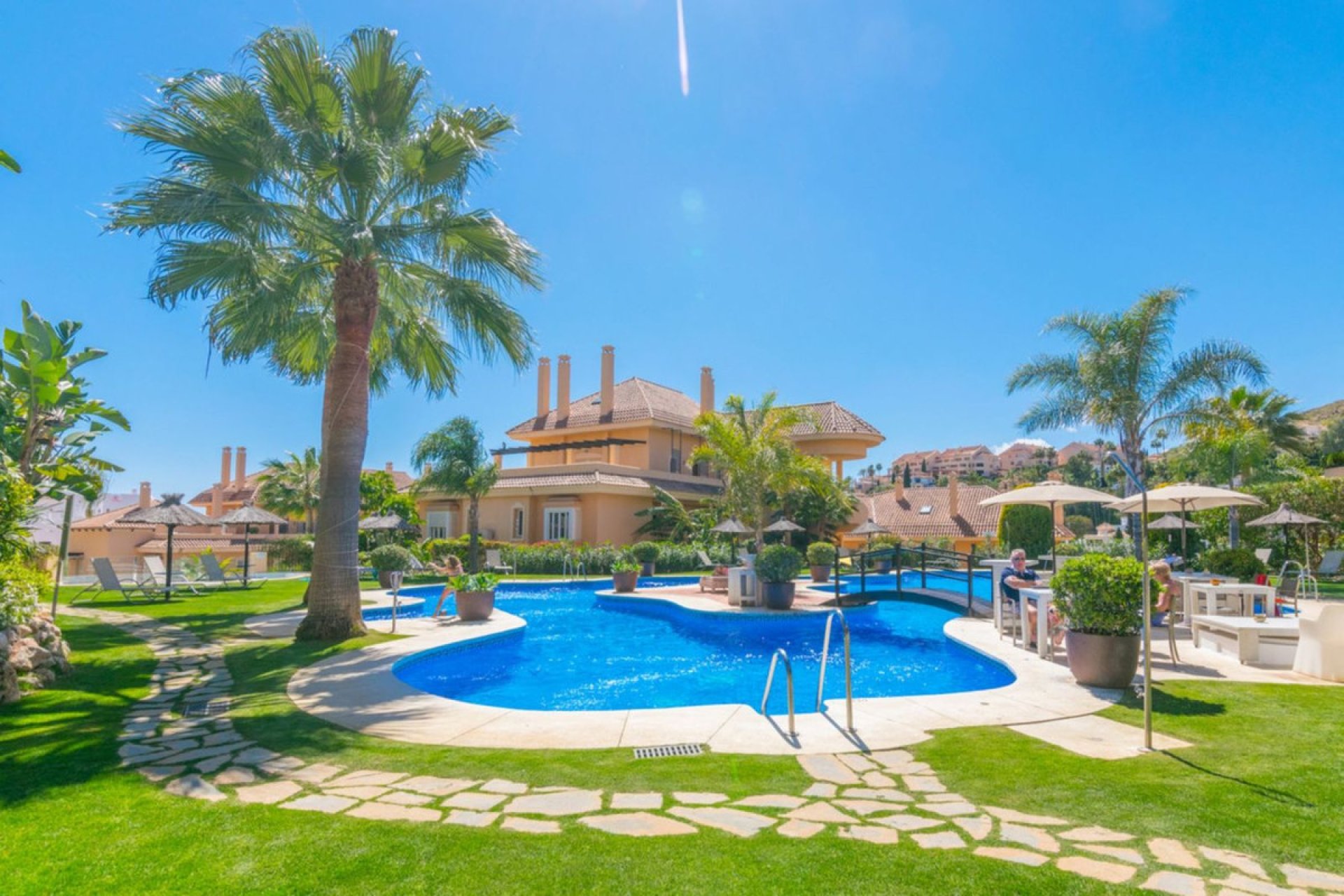 Resale - Apartment - Middle Floor Apartment - Marbella - Nueva Andalucia