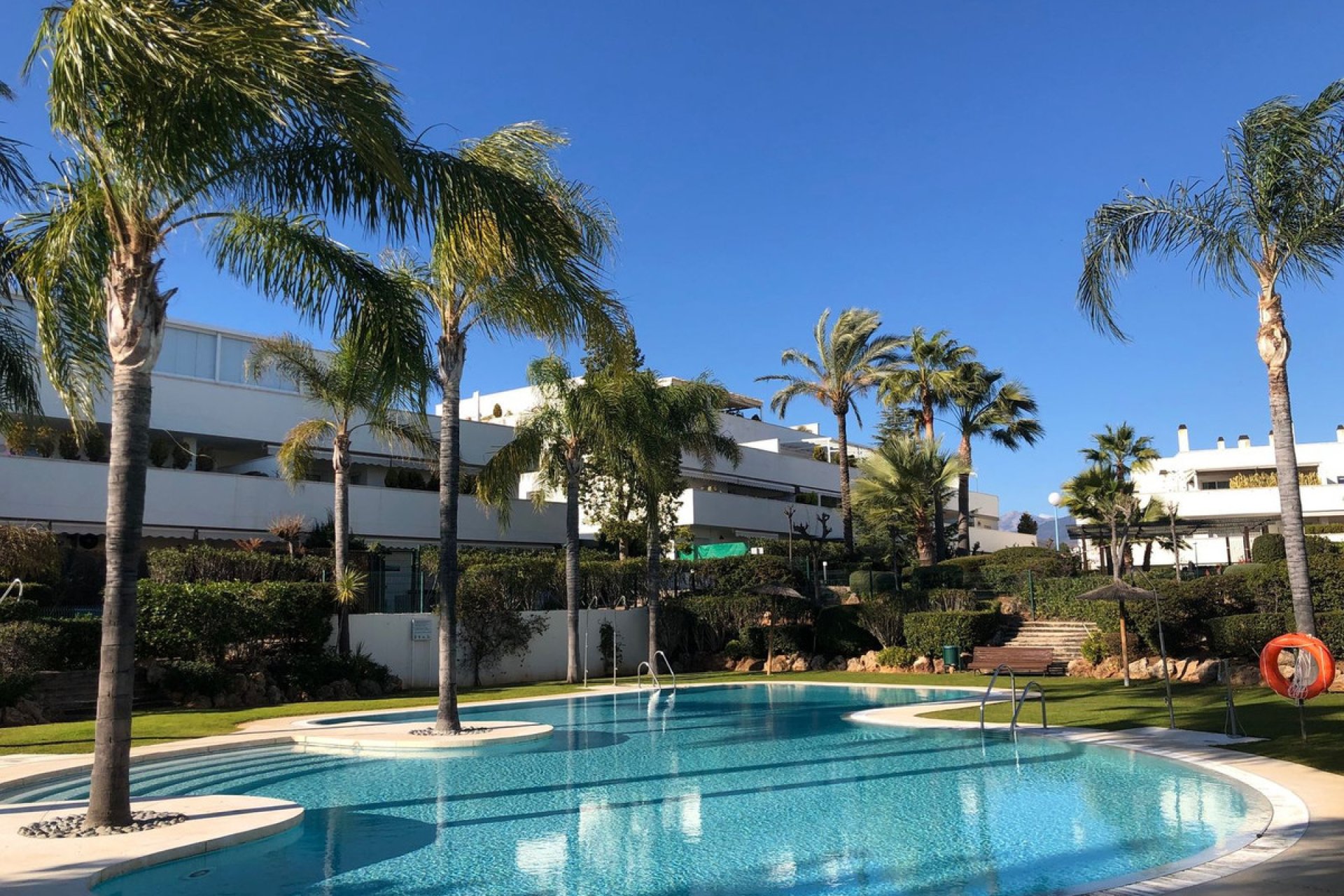 Resale - Apartment - Middle Floor Apartment - Marbella - Nueva Andalucia