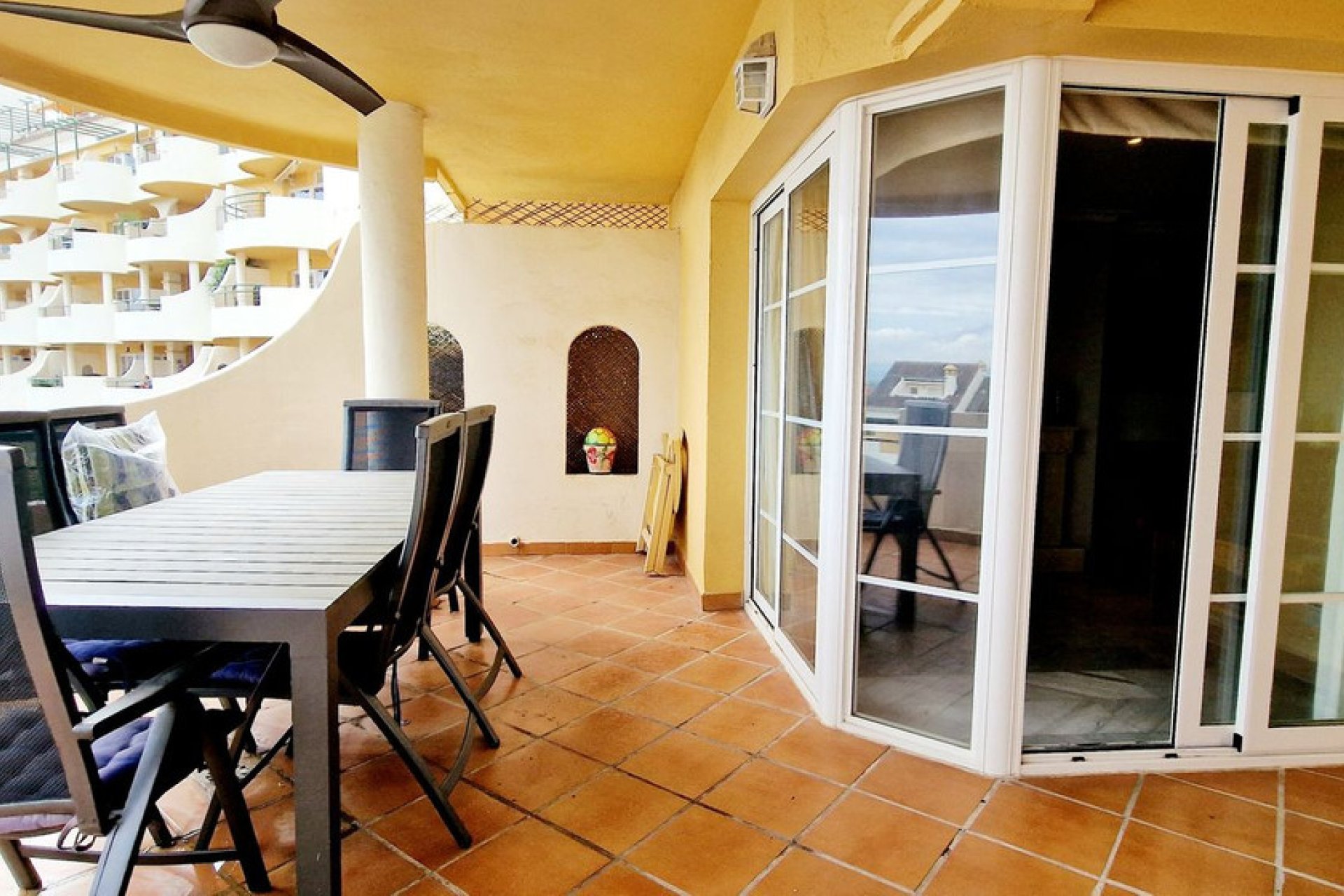 Resale - Apartment - Middle Floor Apartment - Marbella - Nueva Andalucia