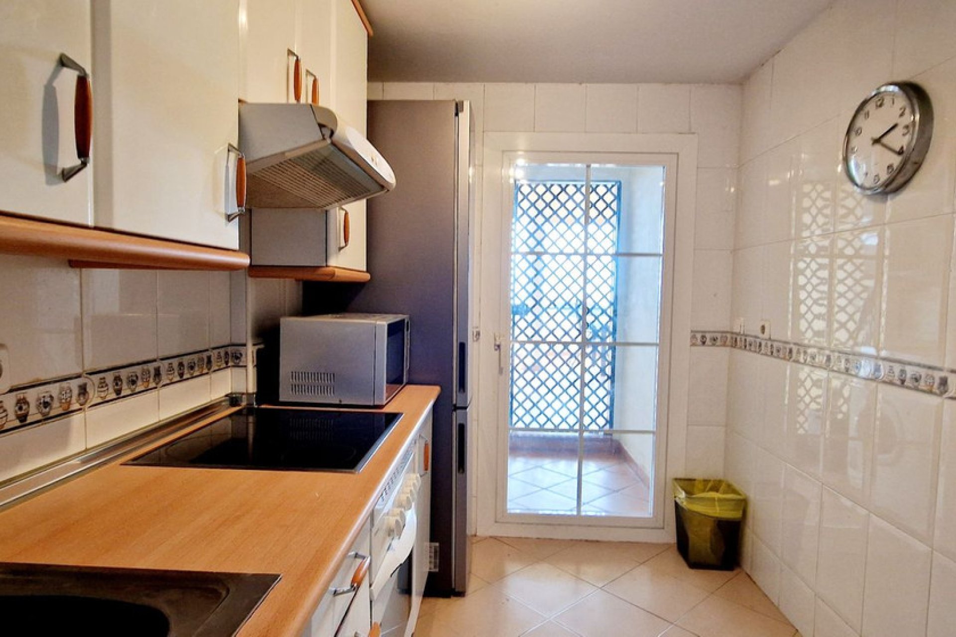 Resale - Apartment - Middle Floor Apartment - Marbella - Nueva Andalucia