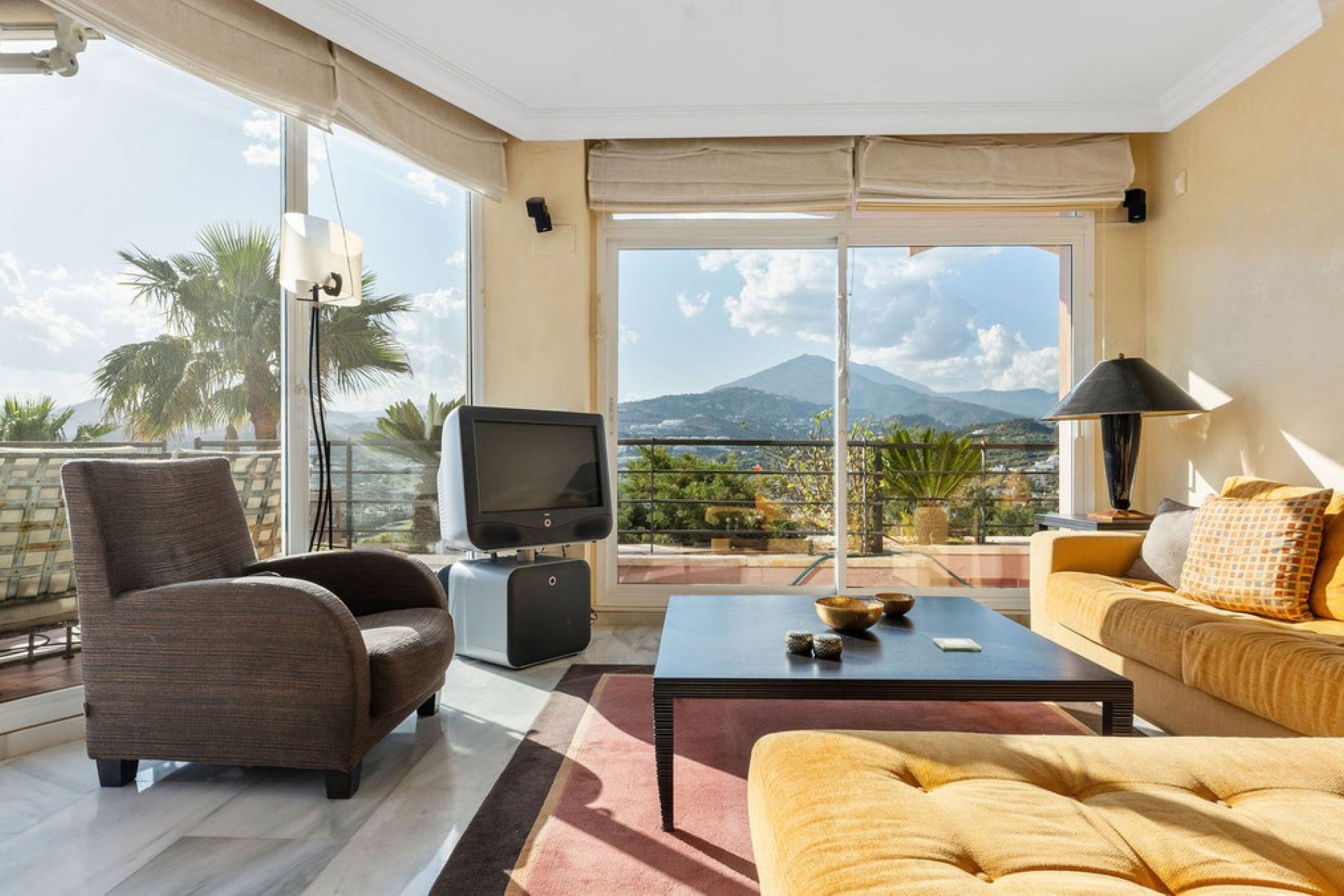 Resale - Apartment - Middle Floor Apartment - Marbella - Nueva Andalucia