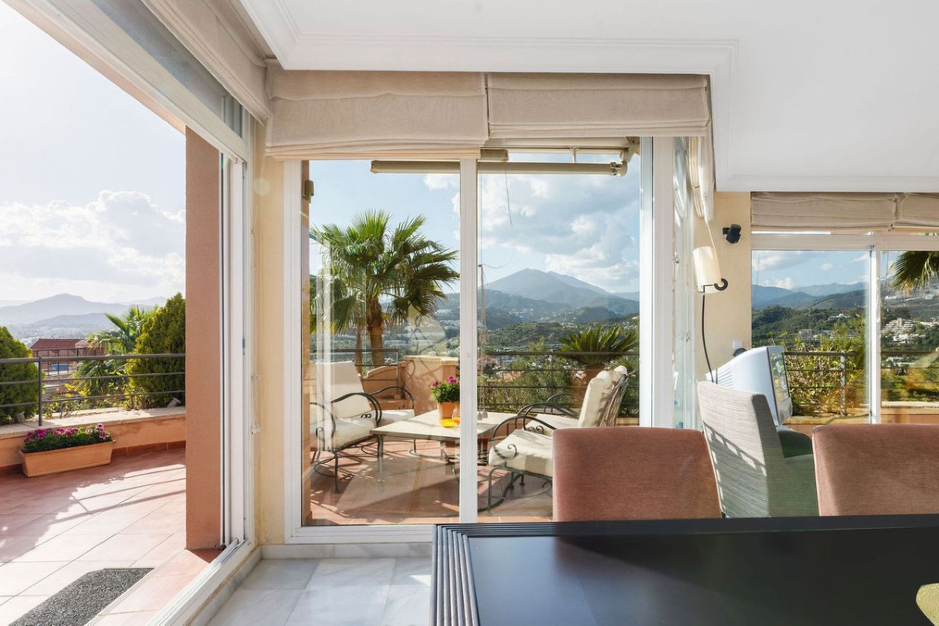 Resale - Apartment - Middle Floor Apartment - Marbella - Nueva Andalucia