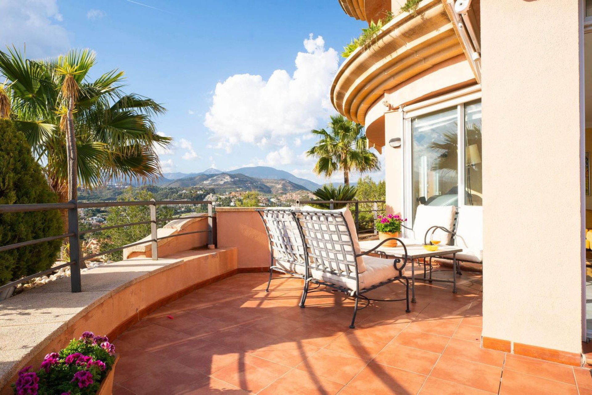 Resale - Apartment - Middle Floor Apartment - Marbella - Nueva Andalucia