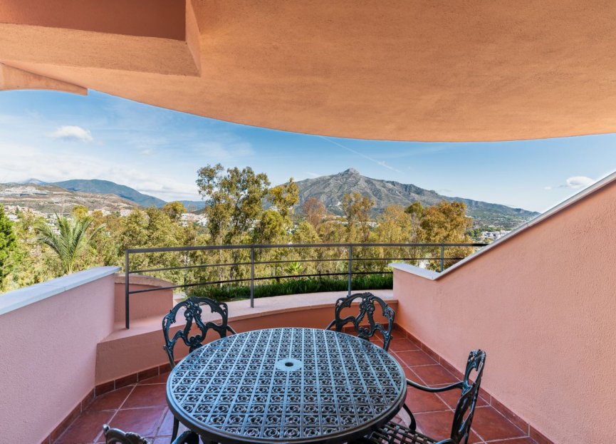 Resale - Apartment - Middle Floor Apartment - Marbella - Nueva Andalucia