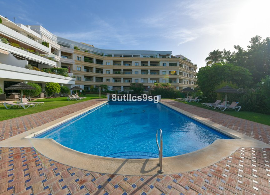 Resale - Apartment - Middle Floor Apartment - Marbella - Nueva Andalucia