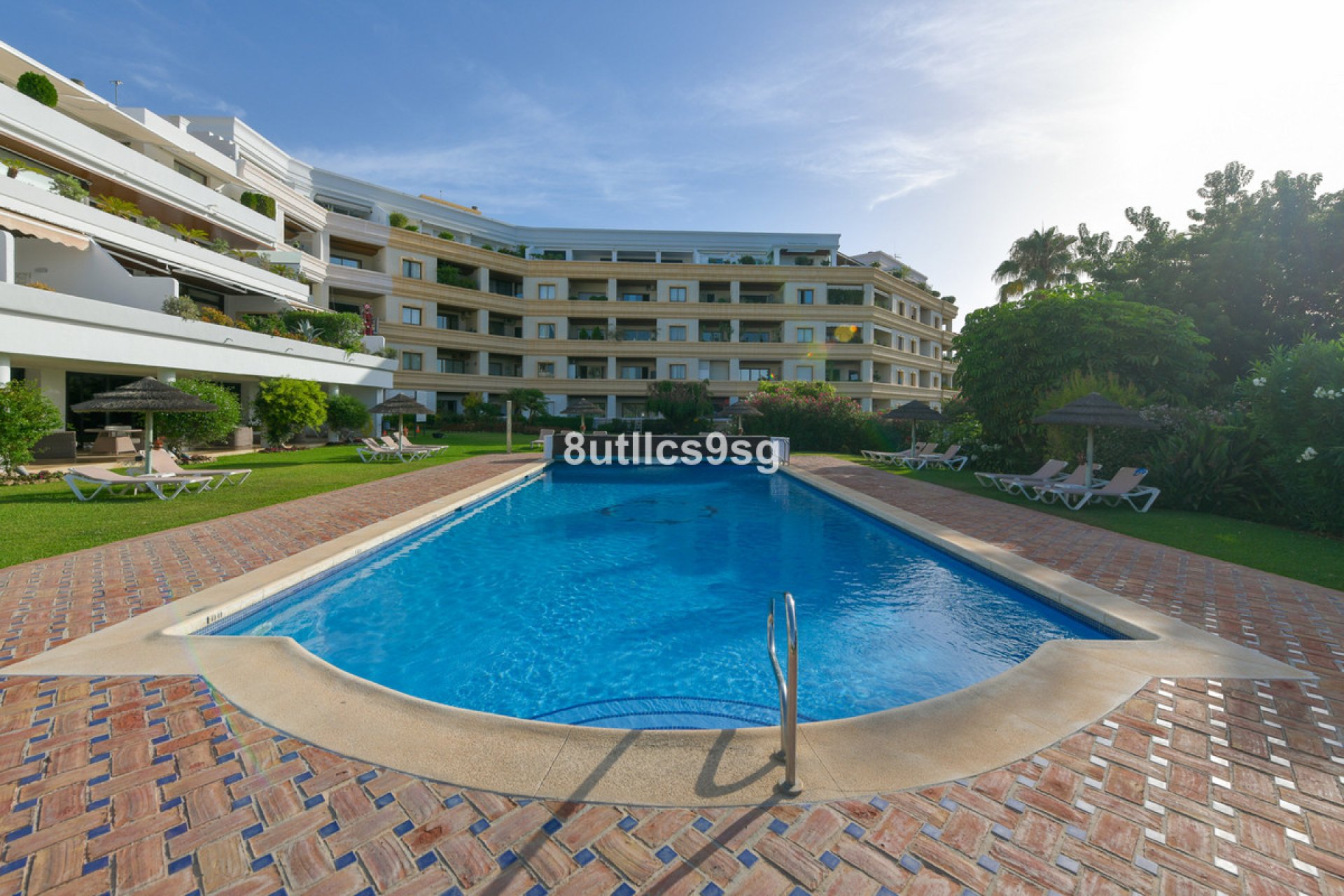 Resale - Apartment - Middle Floor Apartment - Marbella - Nueva Andalucia