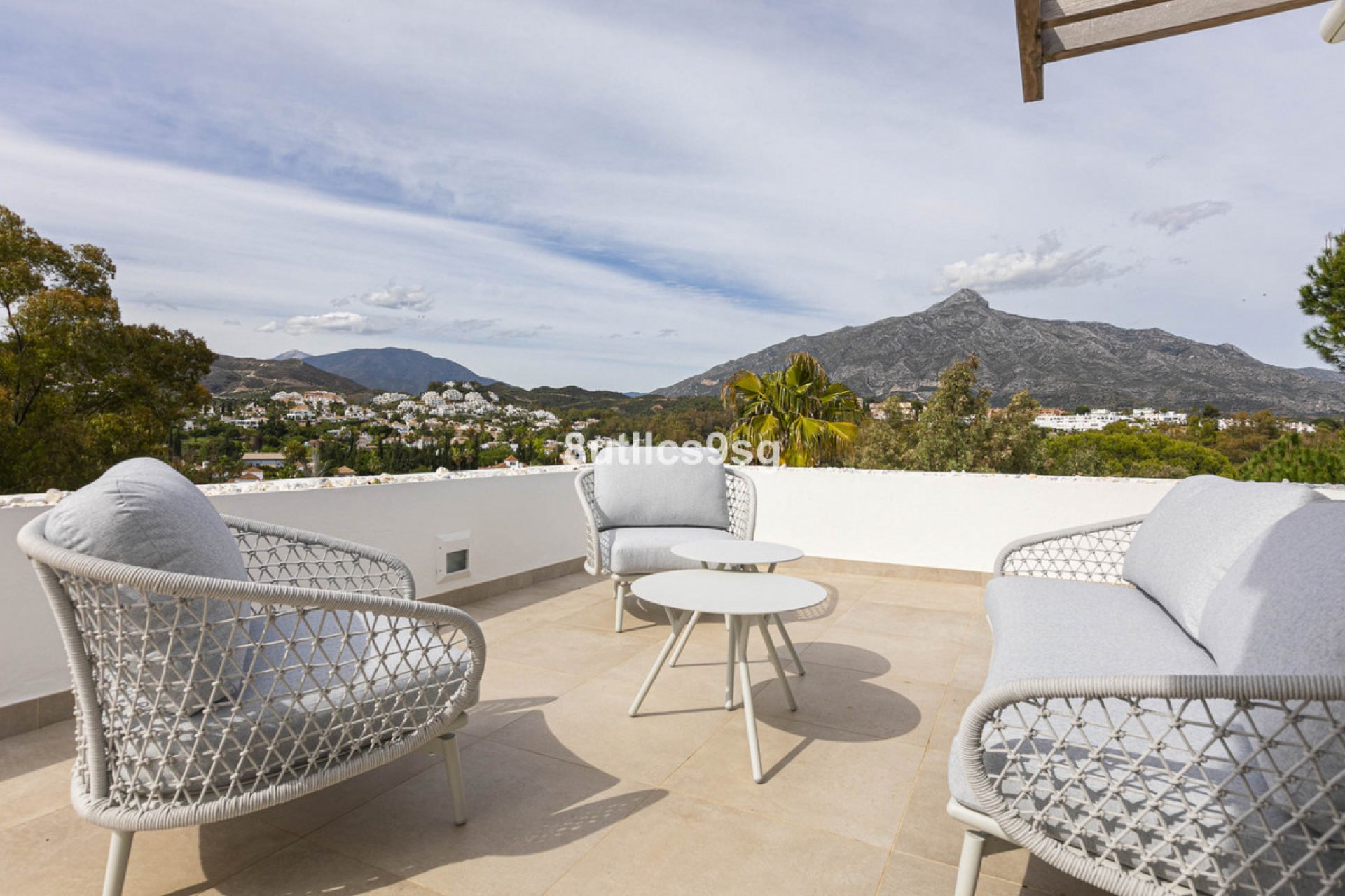 Resale - Apartment - Middle Floor Apartment - Marbella - Nueva Andalucia