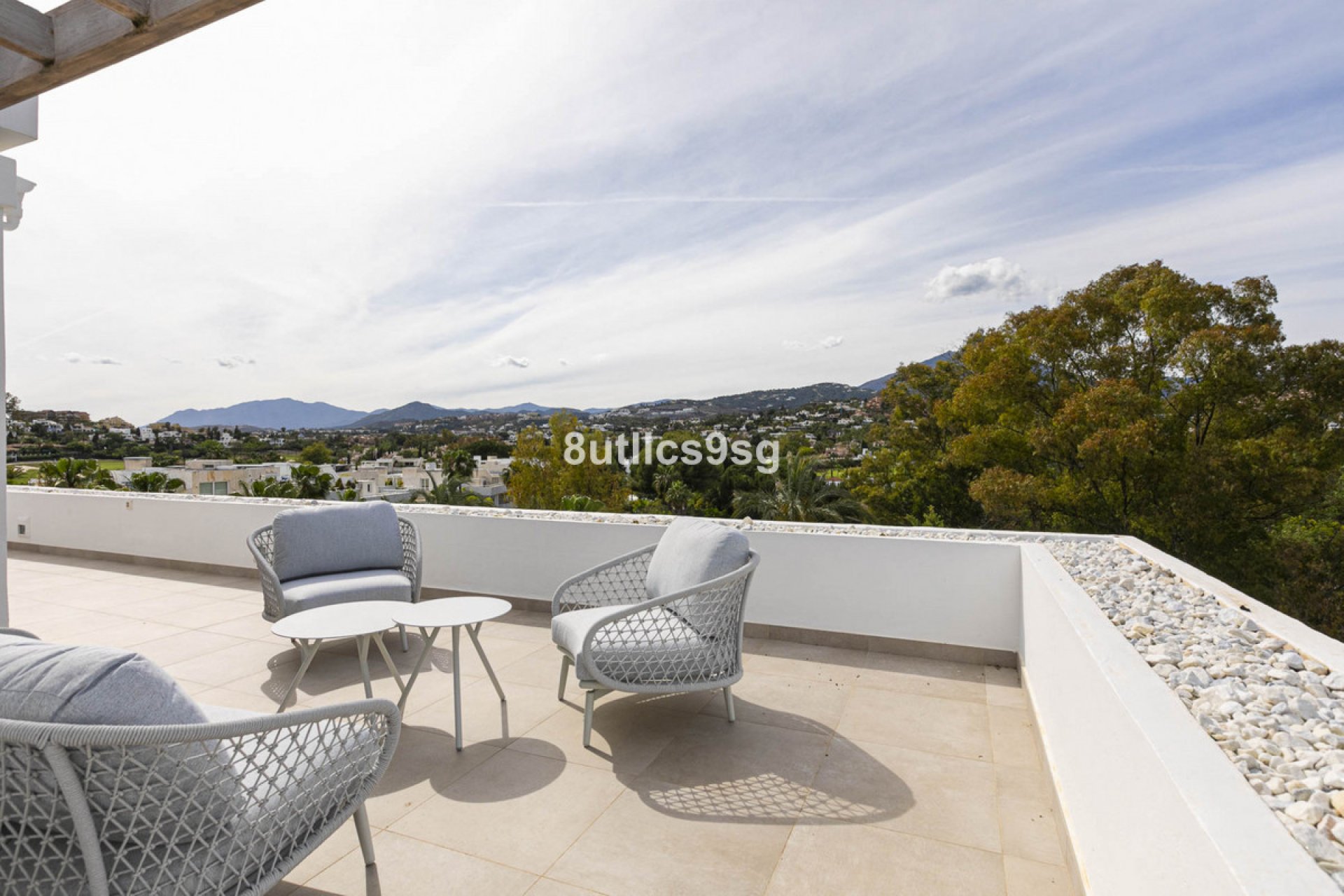 Resale - Apartment - Middle Floor Apartment - Marbella - Nueva Andalucia