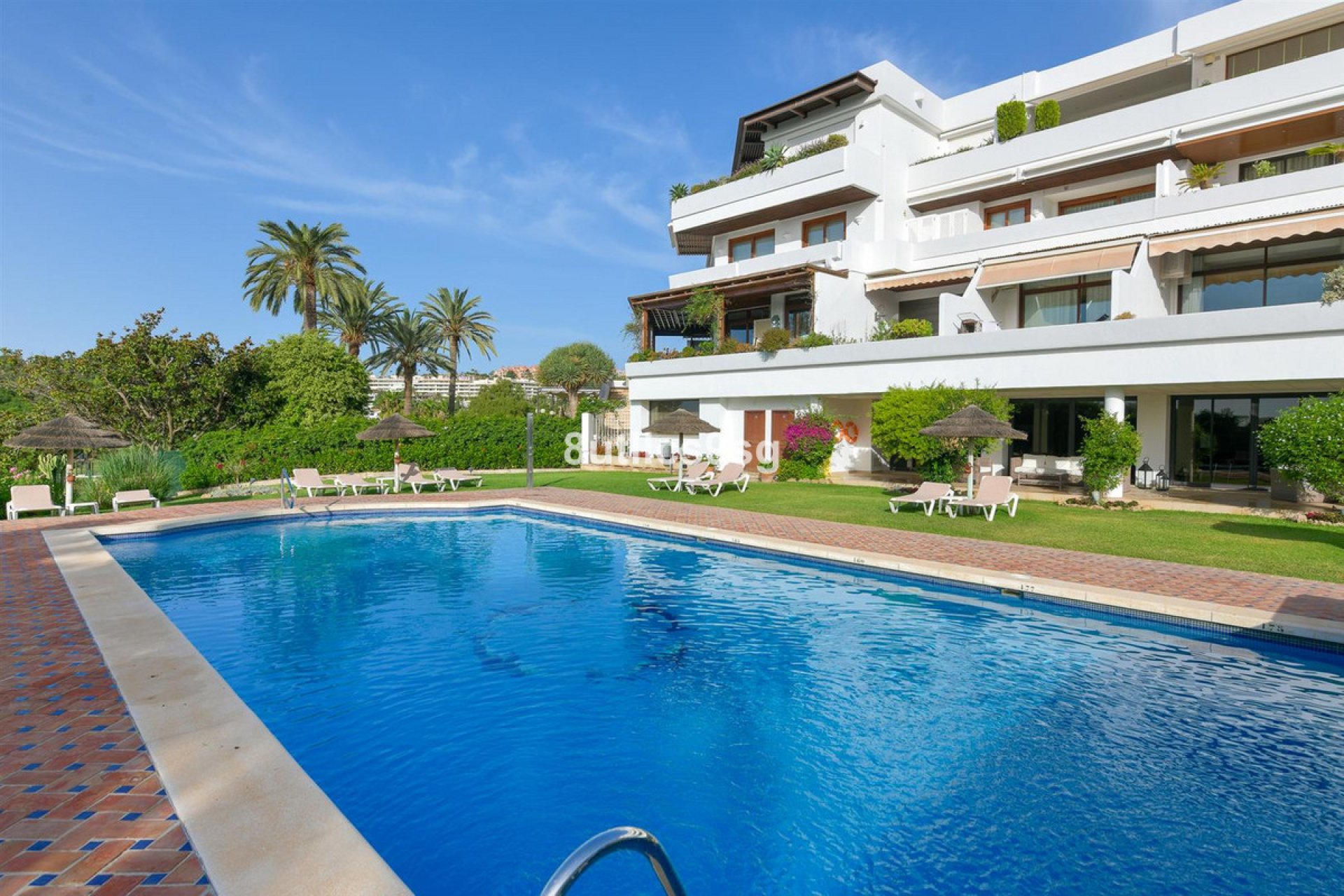 Resale - Apartment - Middle Floor Apartment - Marbella - Nueva Andalucia