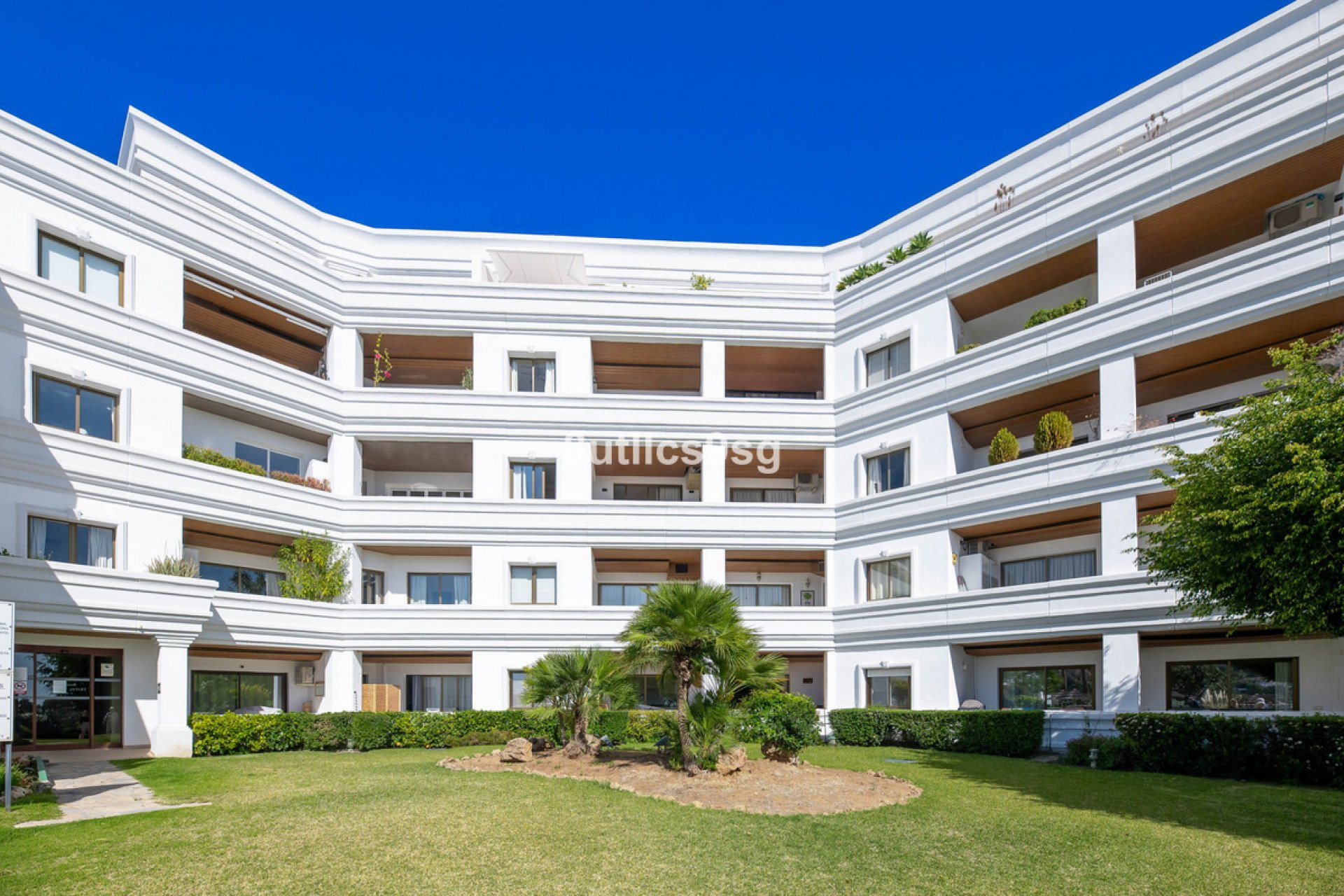 Resale - Apartment - Middle Floor Apartment - Marbella - Nueva Andalucia