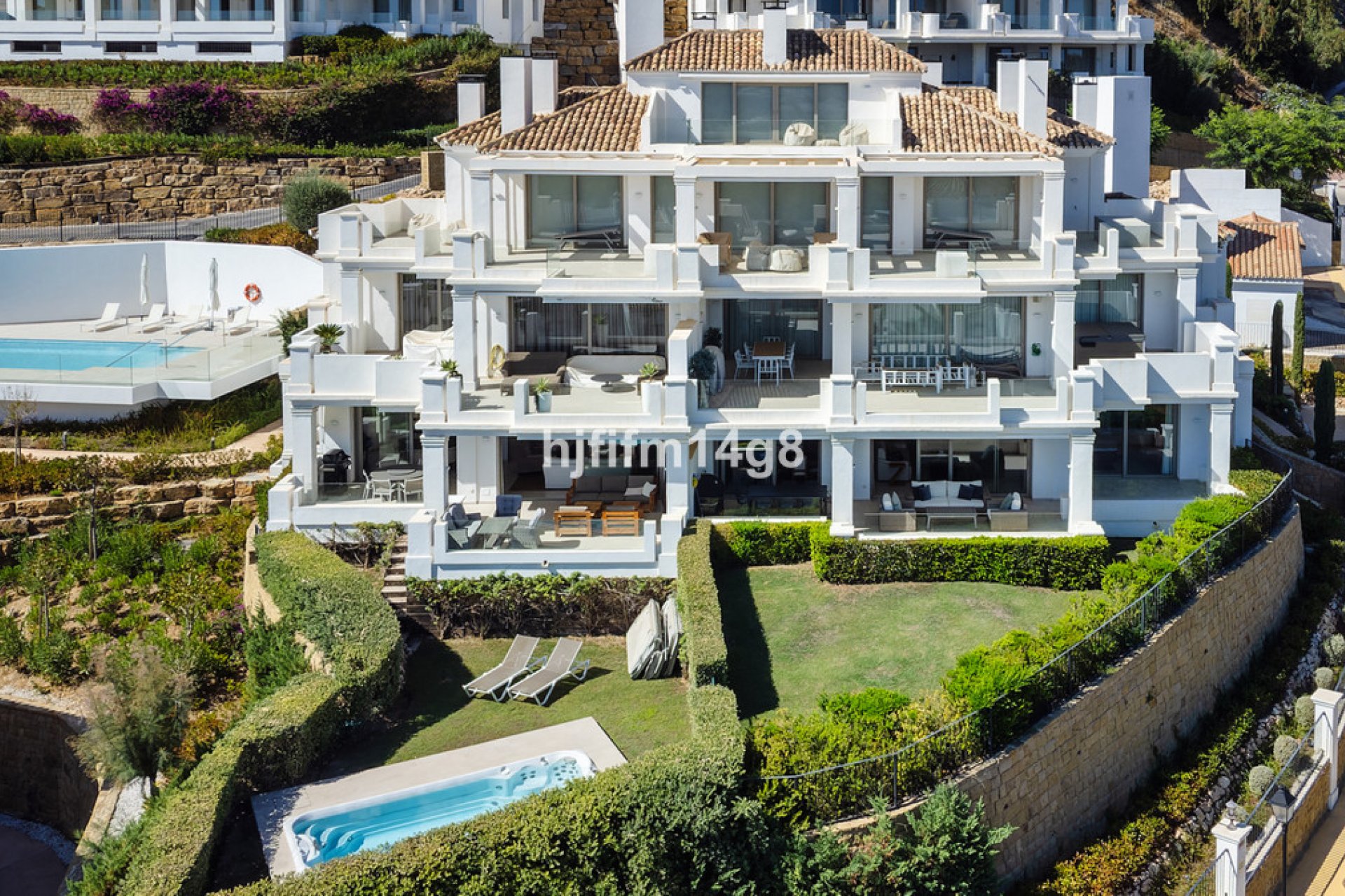 Resale - Apartment - Middle Floor Apartment - Marbella - Nueva Andalucia