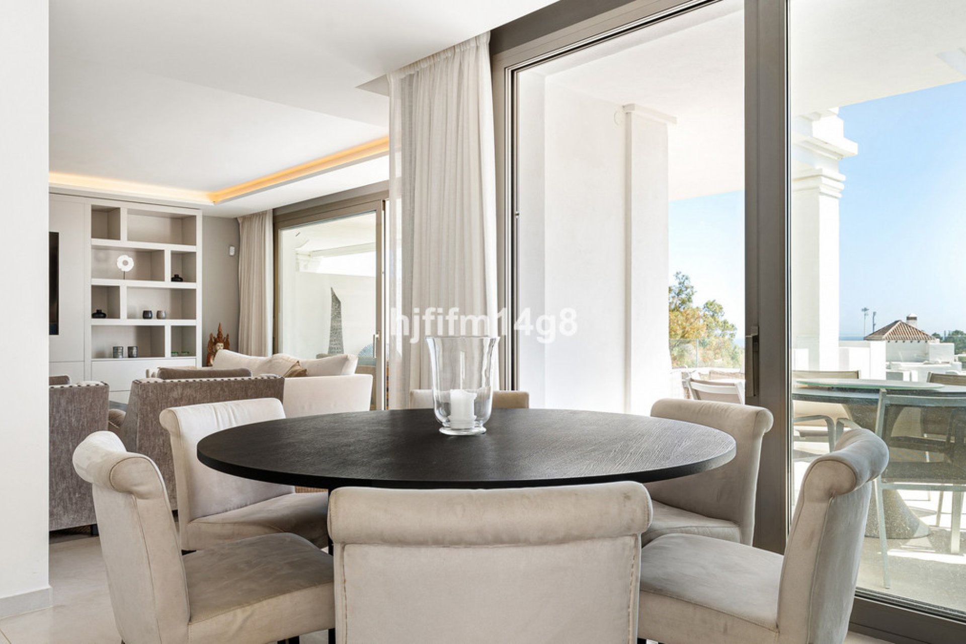 Resale - Apartment - Middle Floor Apartment - Marbella - Nueva Andalucia