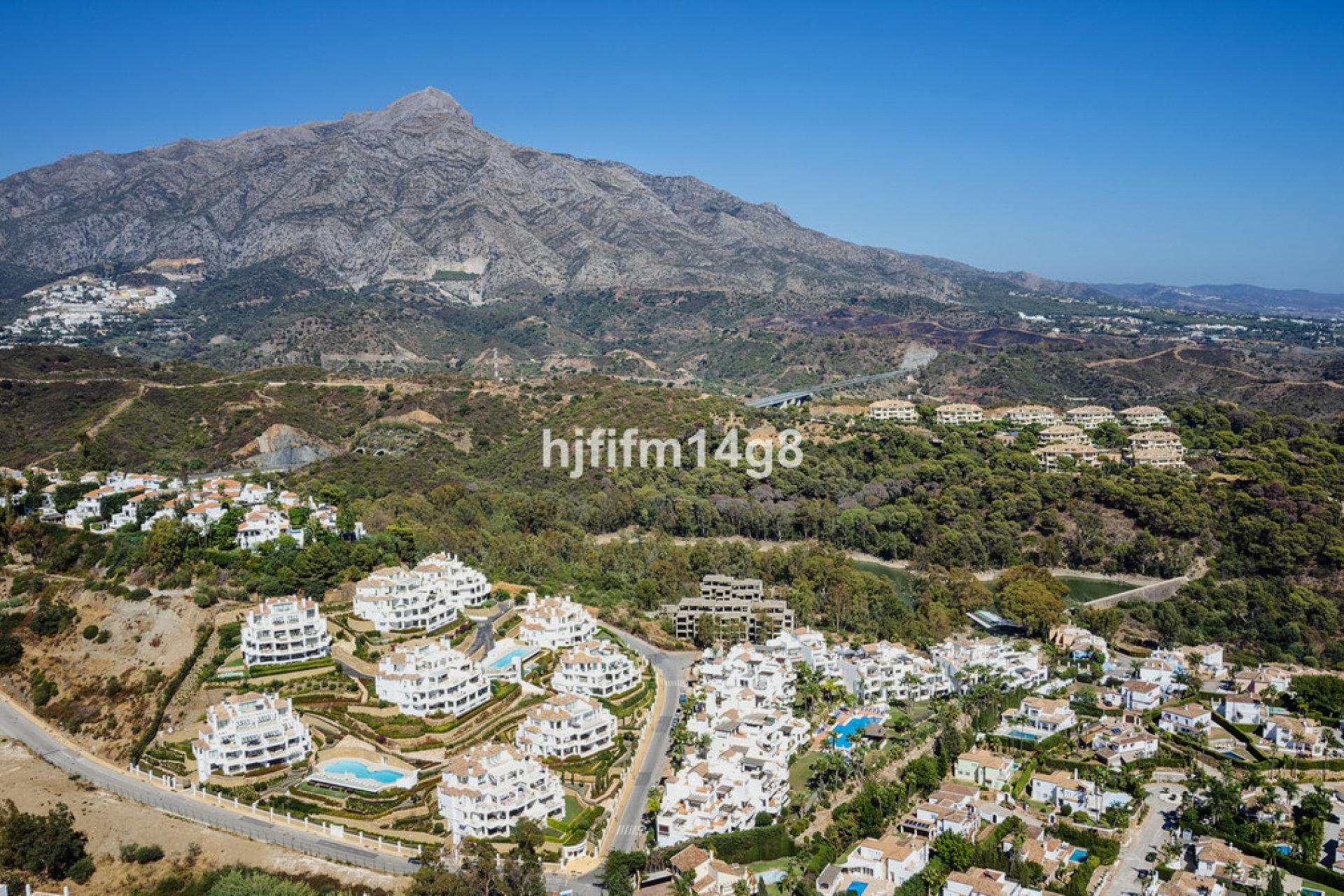 Resale - Apartment - Middle Floor Apartment - Marbella - Nueva Andalucia