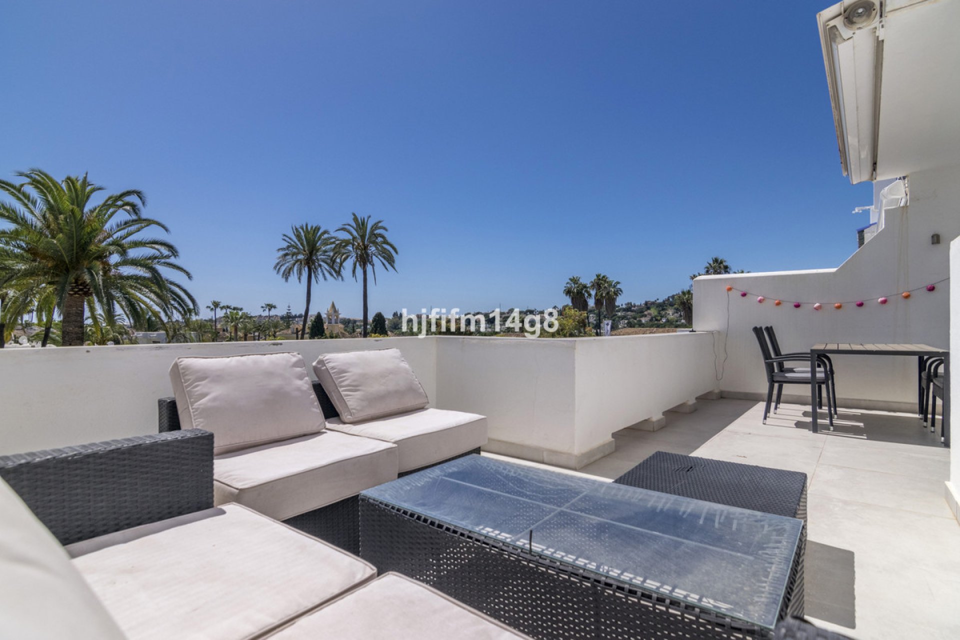 Resale - Apartment - Middle Floor Apartment - Marbella - Nueva Andalucia