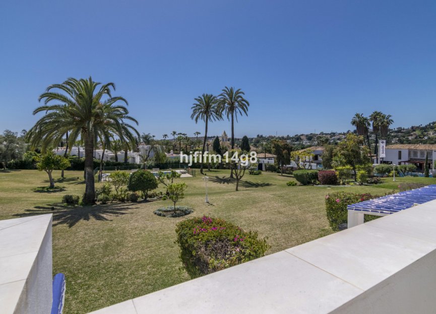 Resale - Apartment - Middle Floor Apartment - Marbella - Nueva Andalucia