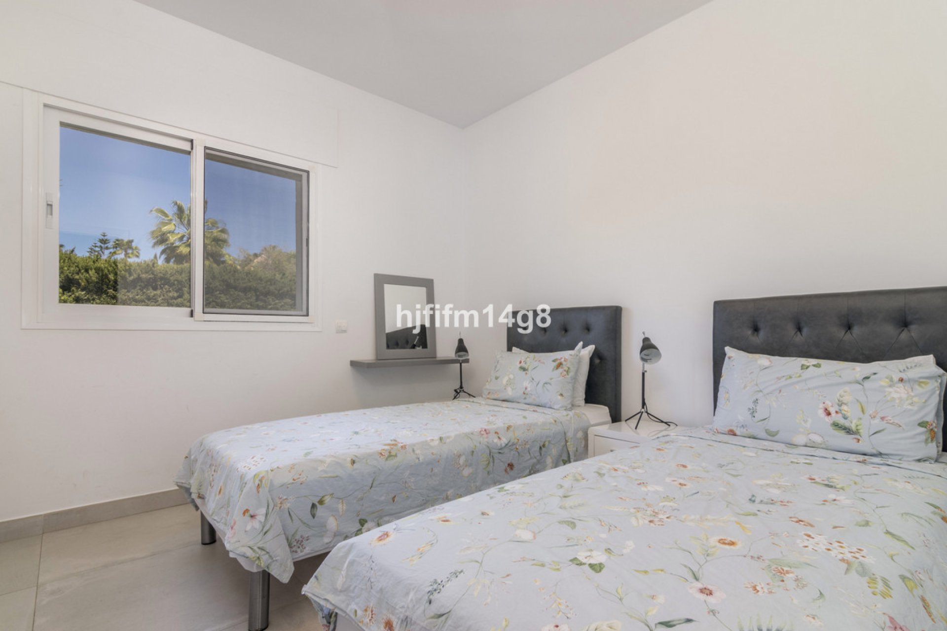 Resale - Apartment - Middle Floor Apartment - Marbella - Nueva Andalucia