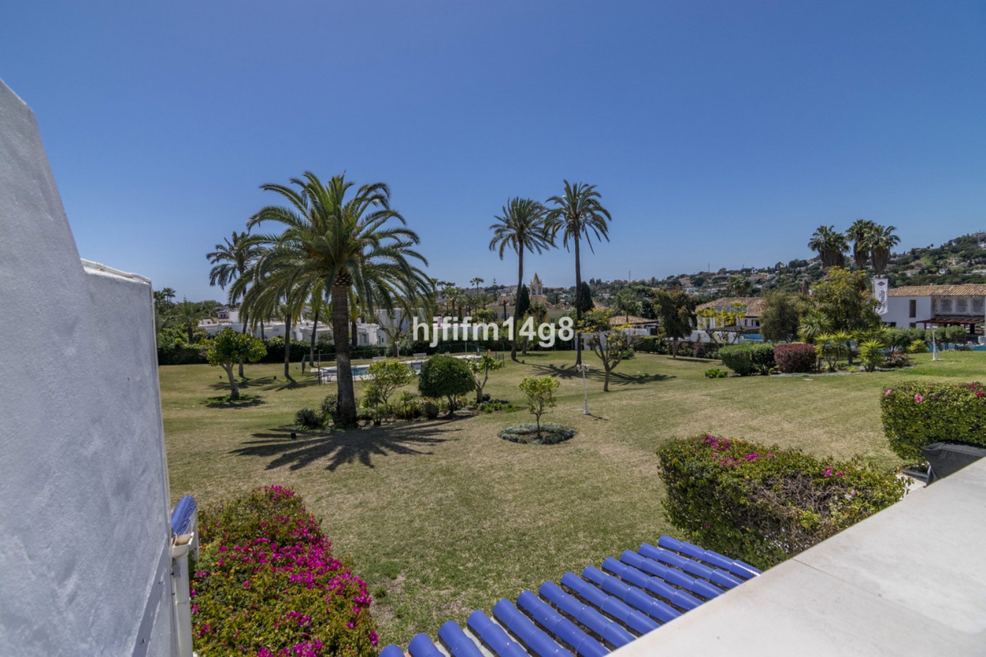 Resale - Apartment - Middle Floor Apartment - Marbella - Nueva Andalucia