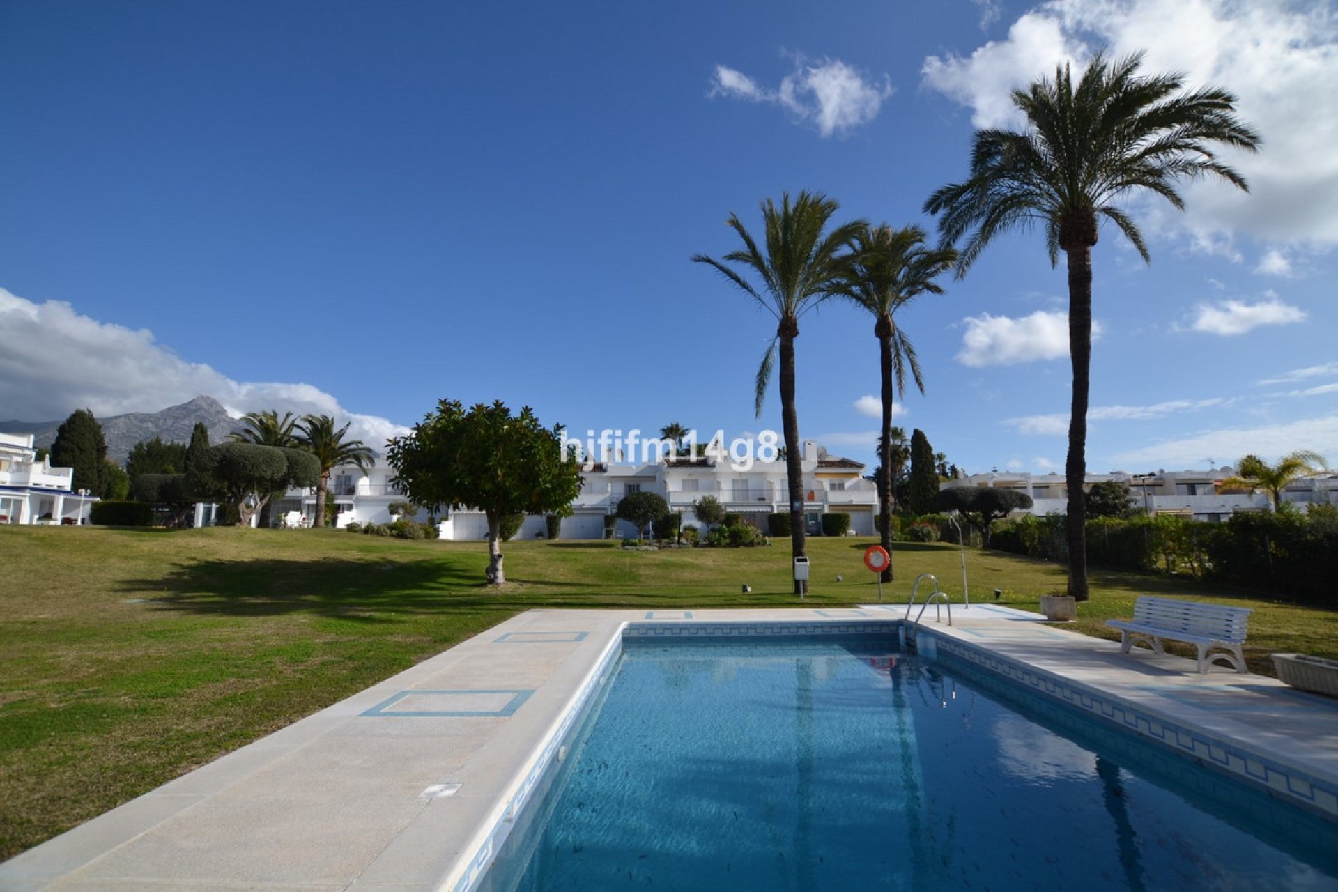 Resale - Apartment - Middle Floor Apartment - Marbella - Nueva Andalucia