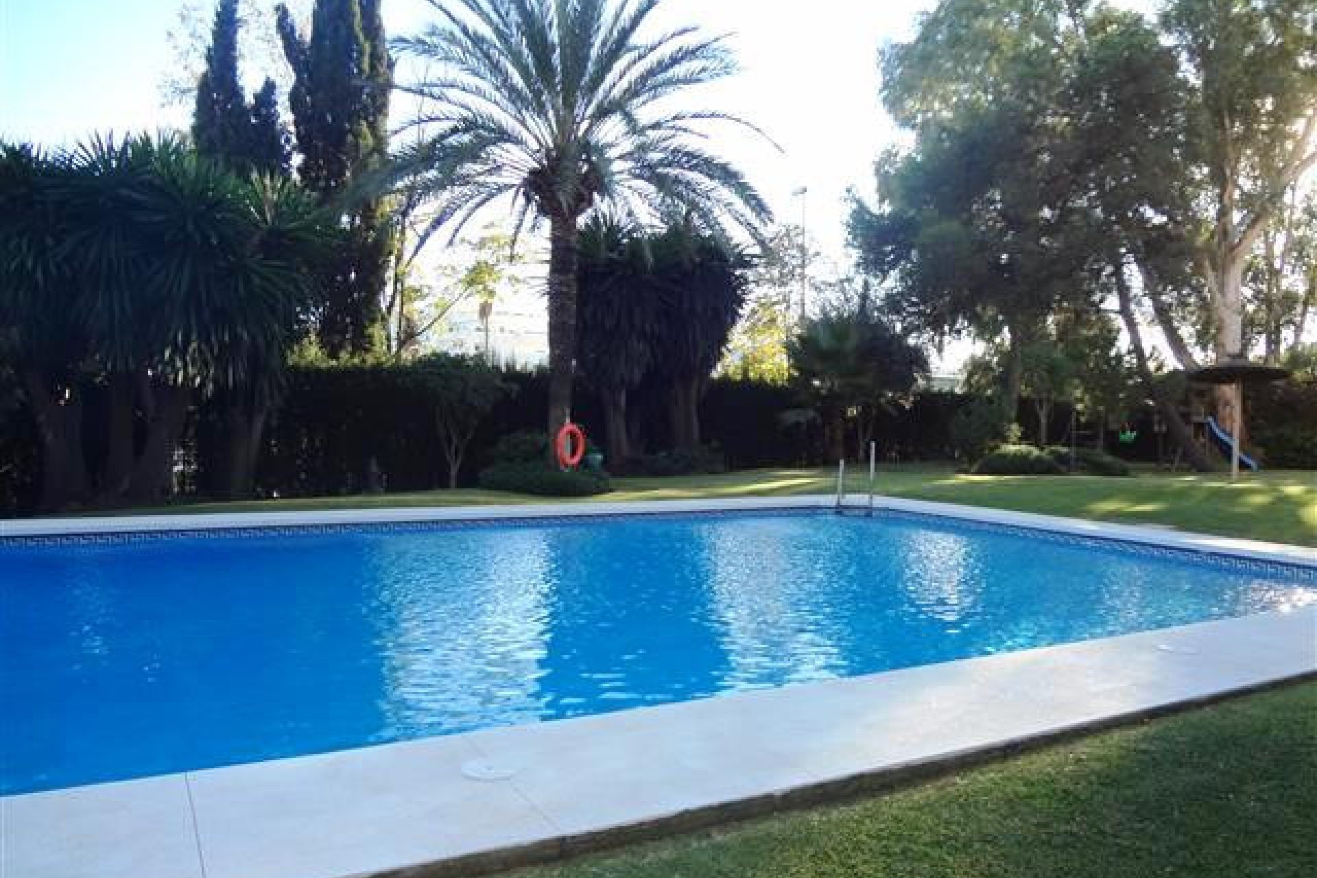 Resale - Apartment - Middle Floor Apartment - Marbella - Nueva Andalucia