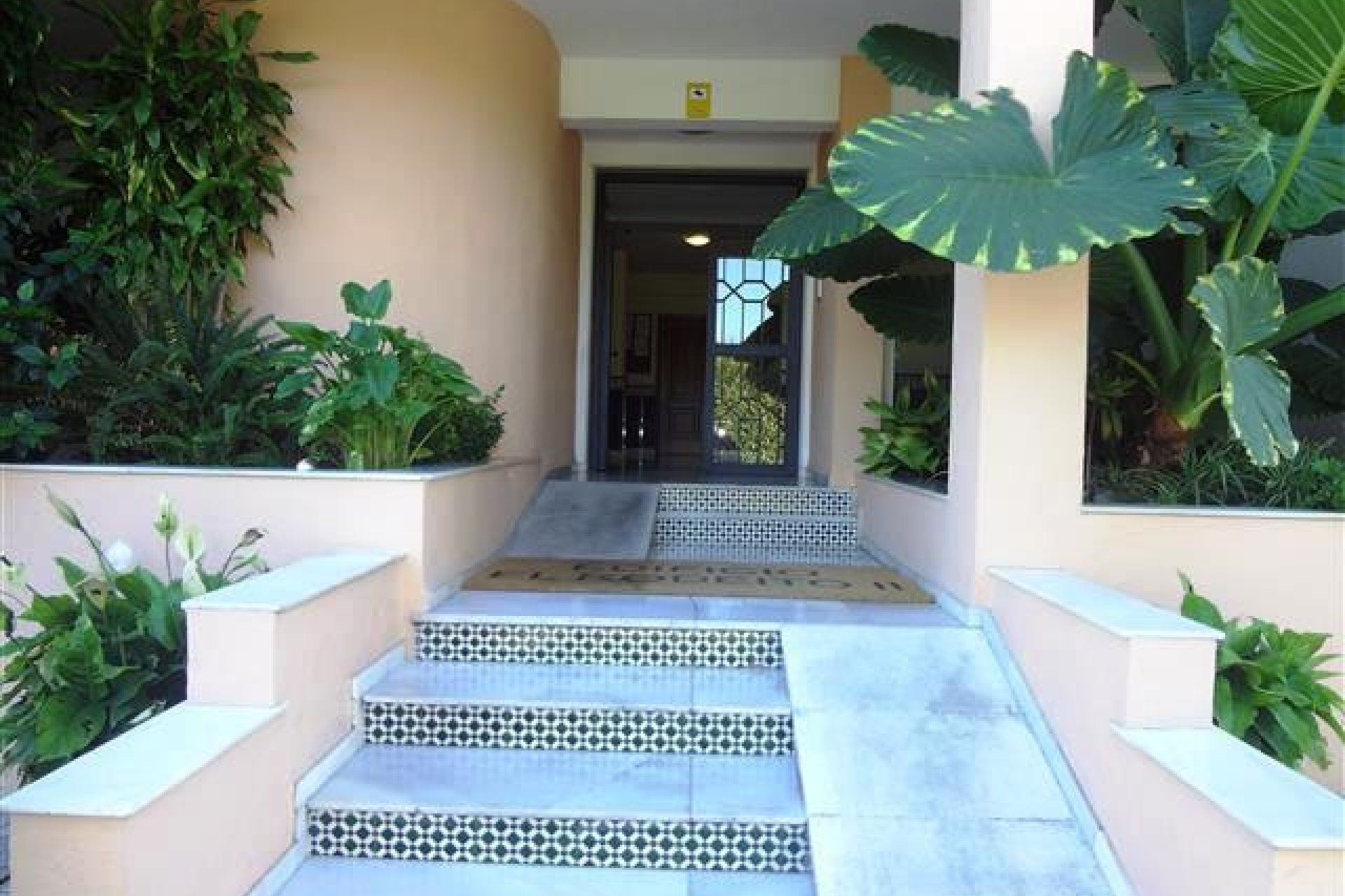 Resale - Apartment - Middle Floor Apartment - Marbella - Nueva Andalucia