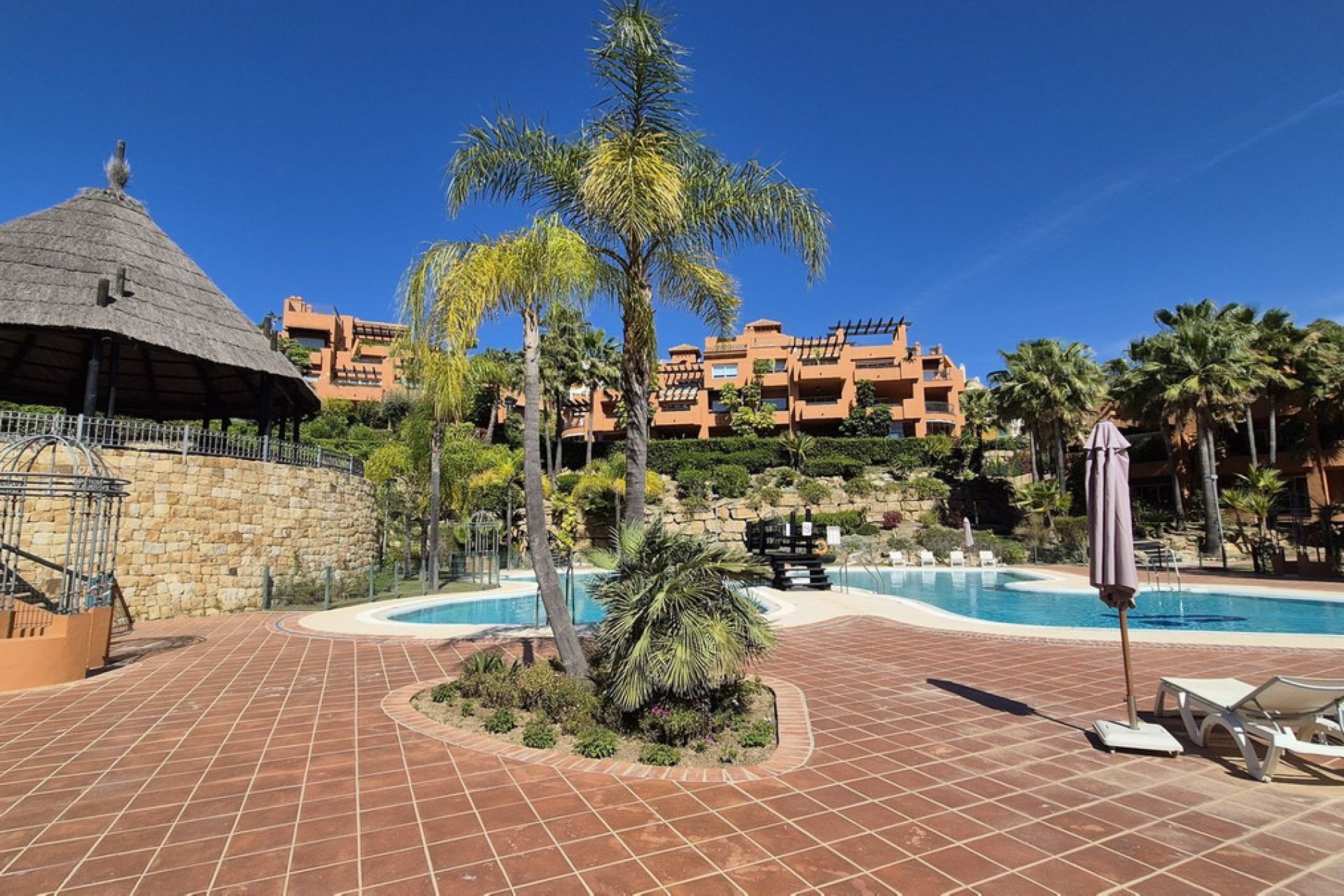 Resale - Apartment - Middle Floor Apartment - Marbella - Nueva Andalucia