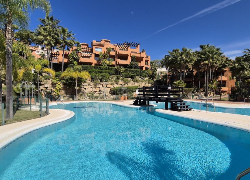 Resale - Apartment - Middle Floor Apartment - Marbella - Nueva Andalucia