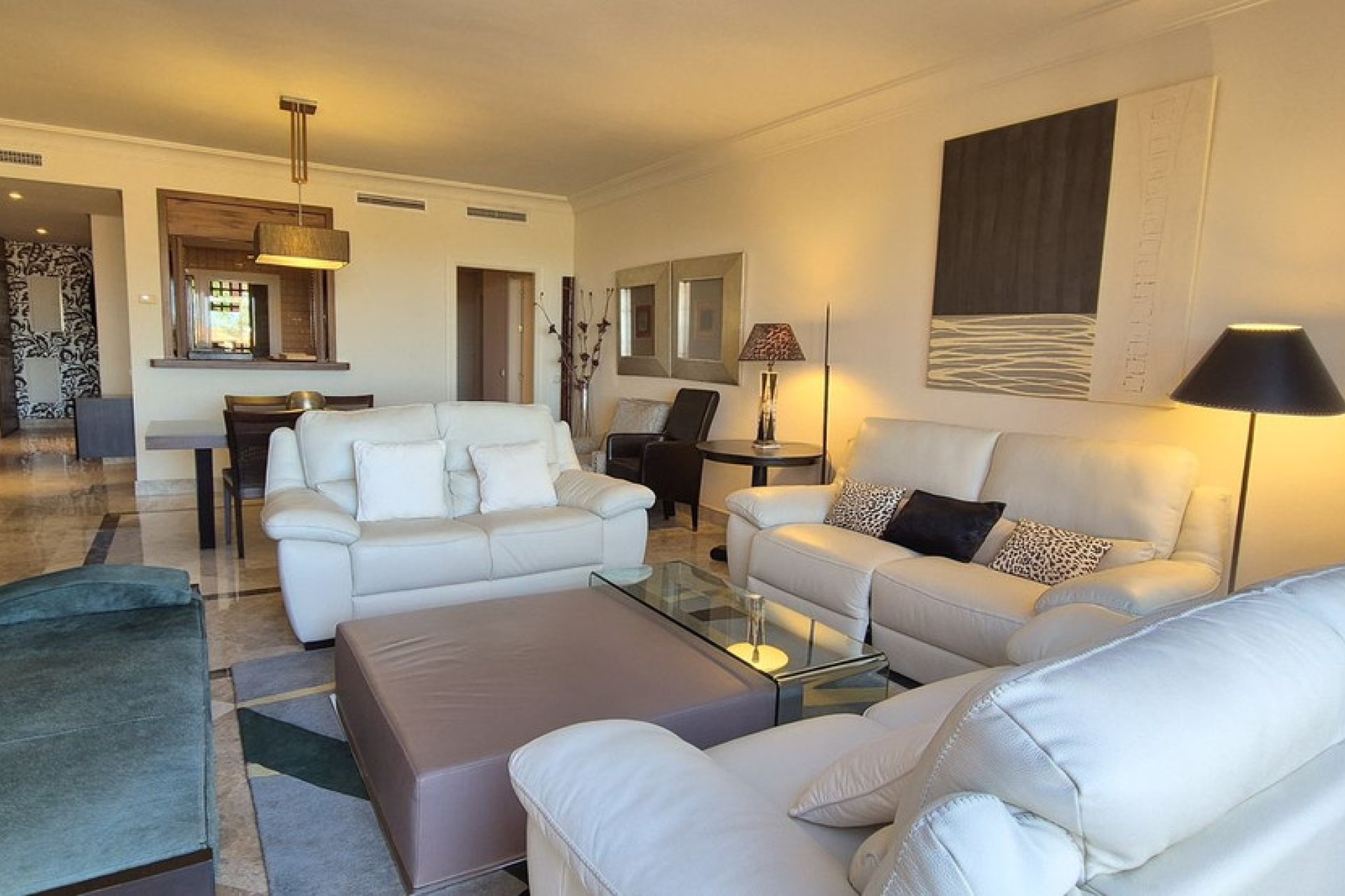 Resale - Apartment - Middle Floor Apartment - Marbella - Nueva Andalucia