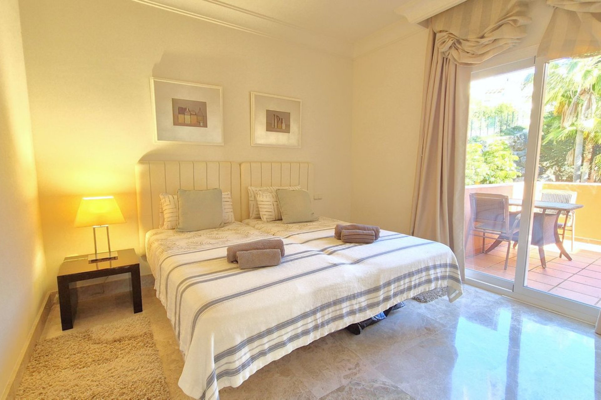 Resale - Apartment - Middle Floor Apartment - Marbella - Nueva Andalucia